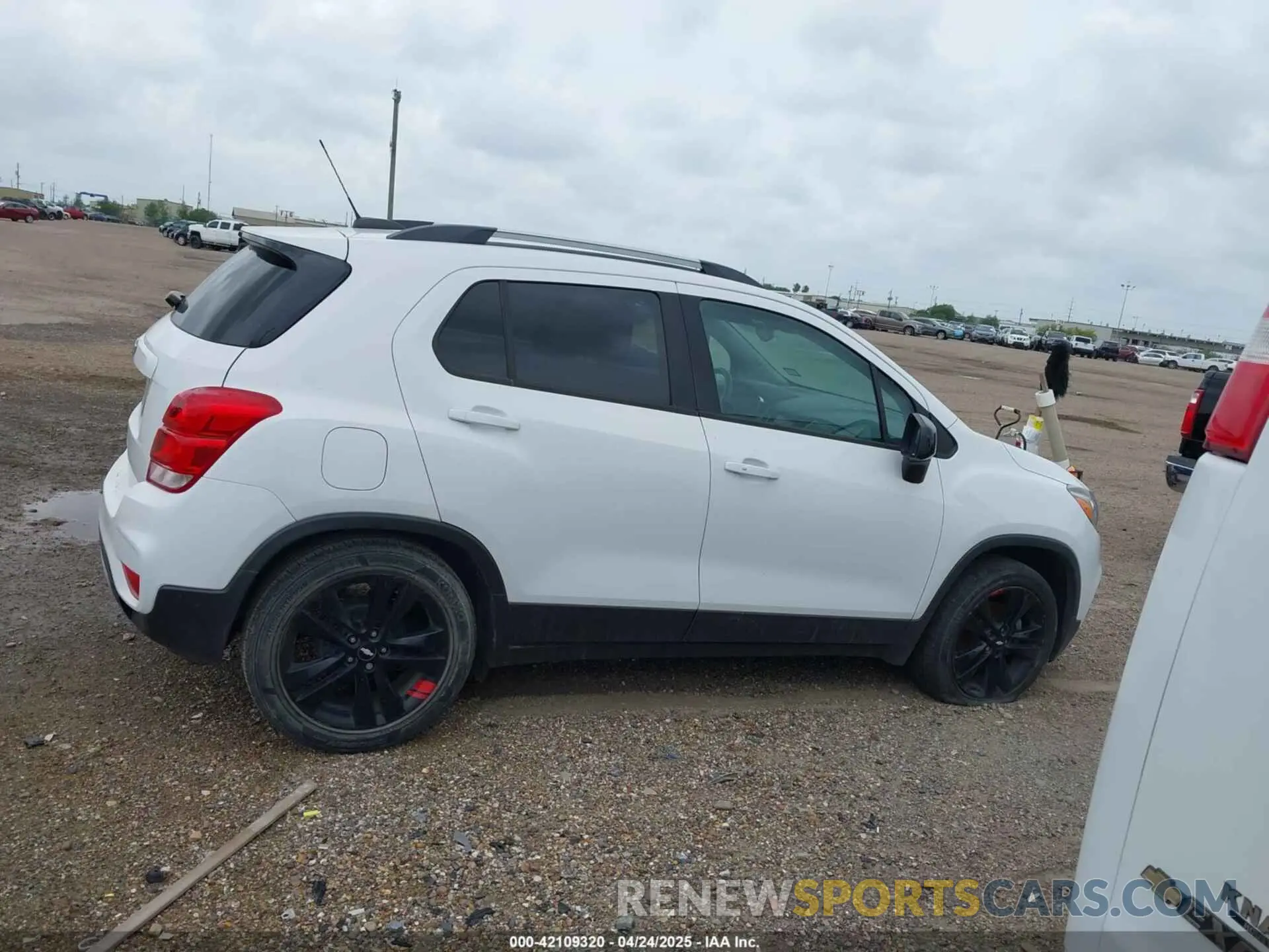 13 Photograph of a damaged car 3GNCJLSB3LL214473 CHEVROLET TRAX 2020