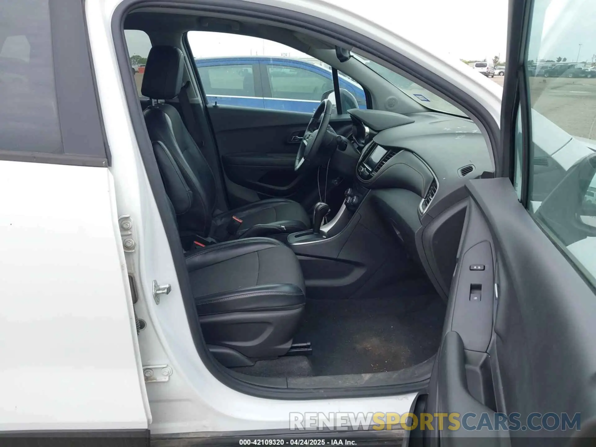 5 Photograph of a damaged car 3GNCJLSB3LL214473 CHEVROLET TRAX 2020