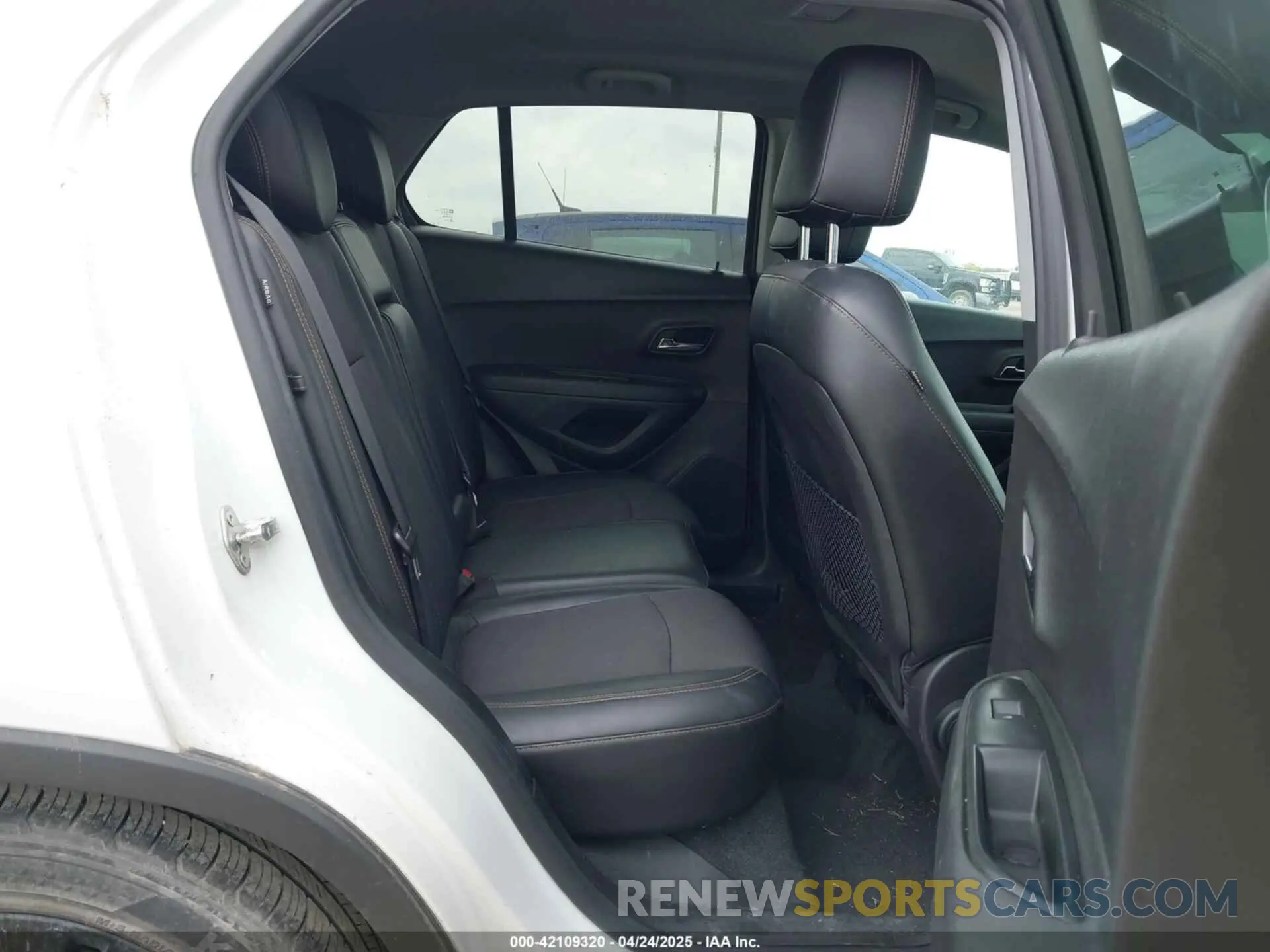 8 Photograph of a damaged car 3GNCJLSB3LL214473 CHEVROLET TRAX 2020