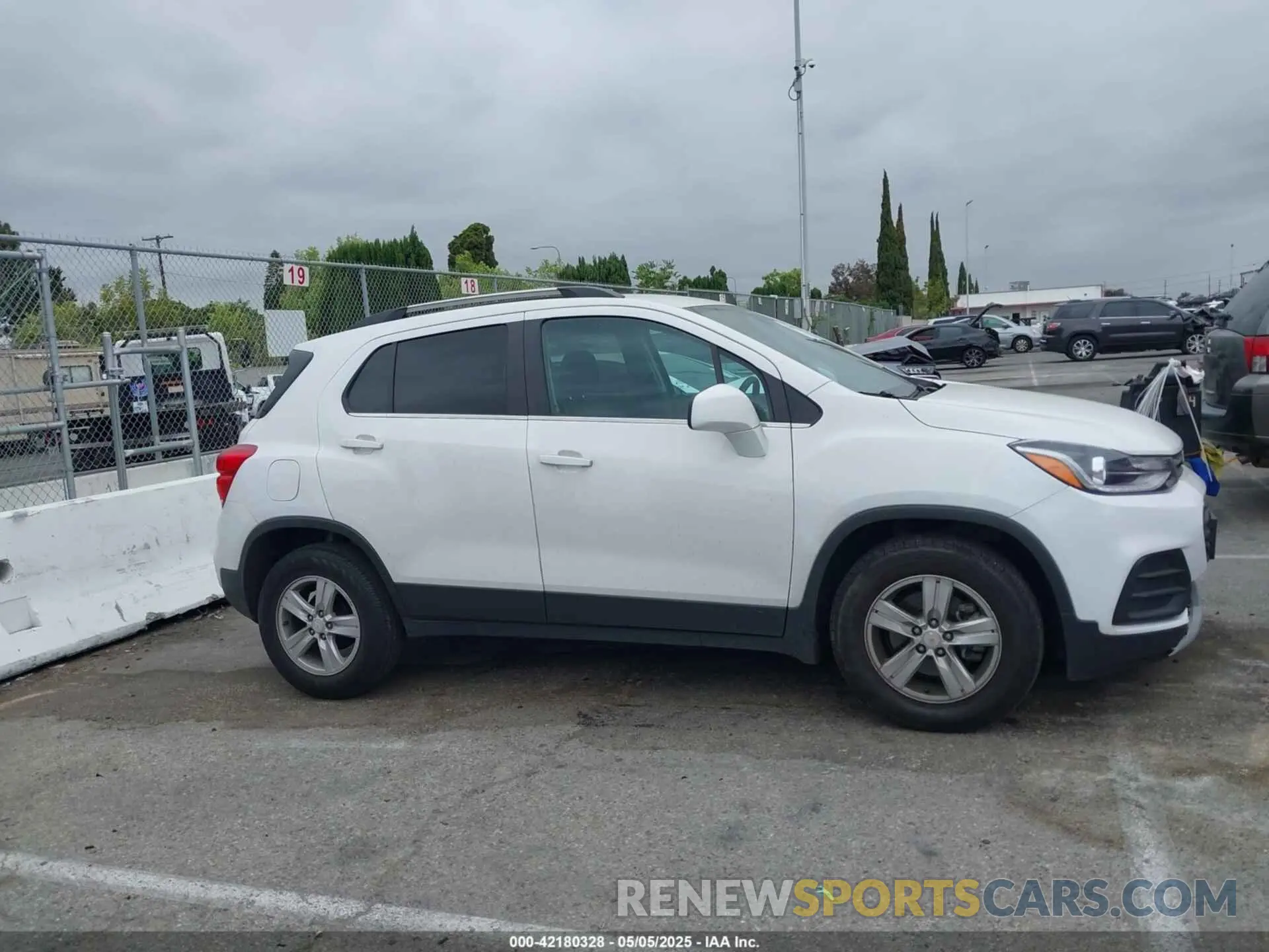 13 Photograph of a damaged car 3GNCJLSB3LL232259 CHEVROLET TRAX 2020