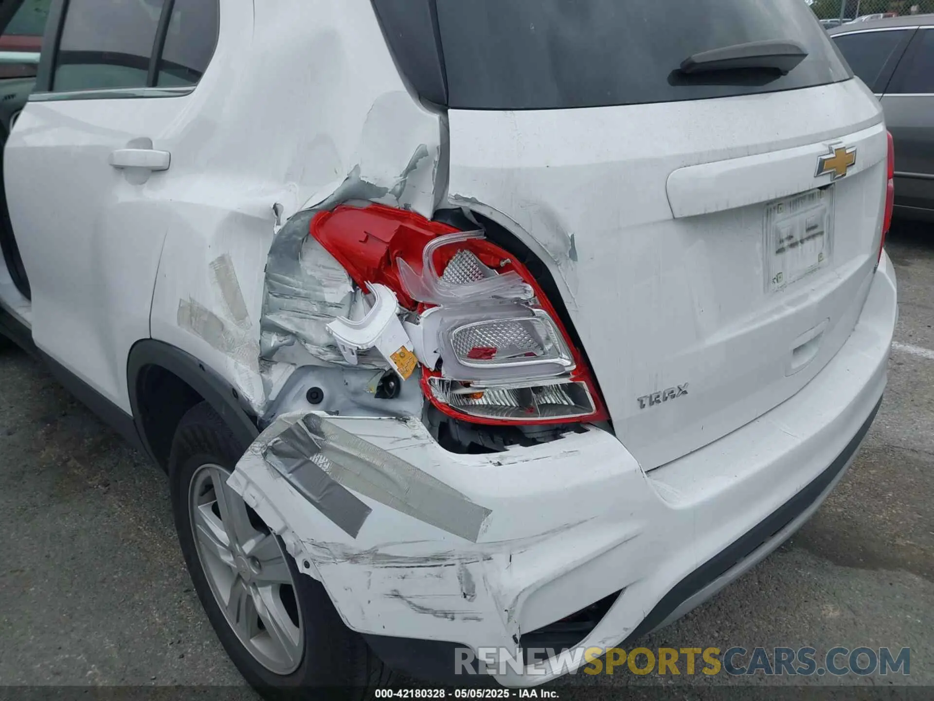 6 Photograph of a damaged car 3GNCJLSB3LL232259 CHEVROLET TRAX 2020