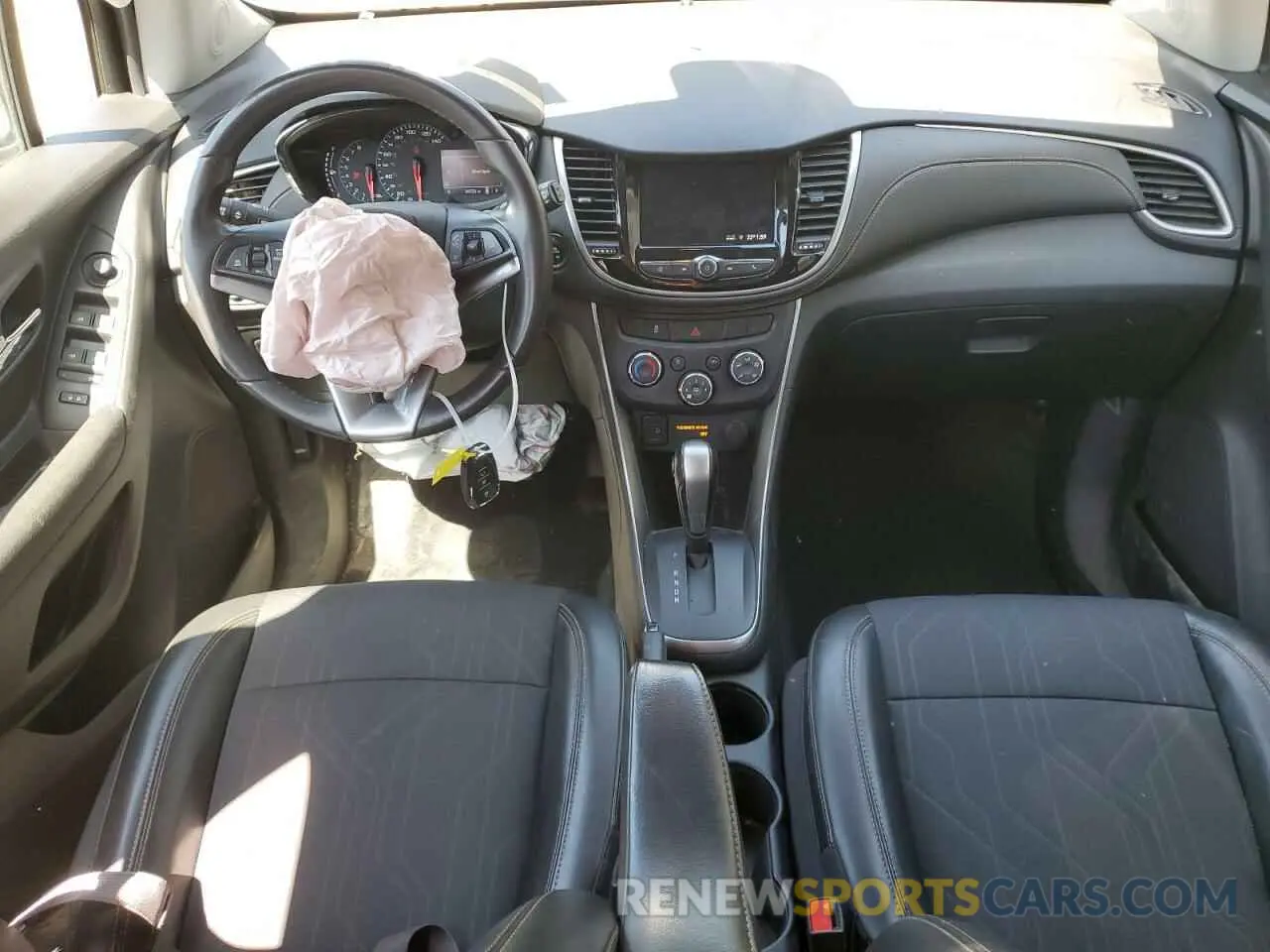 8 Photograph of a damaged car 3GNCJLSB3LL301712 CHEVROLET TRAX 2020