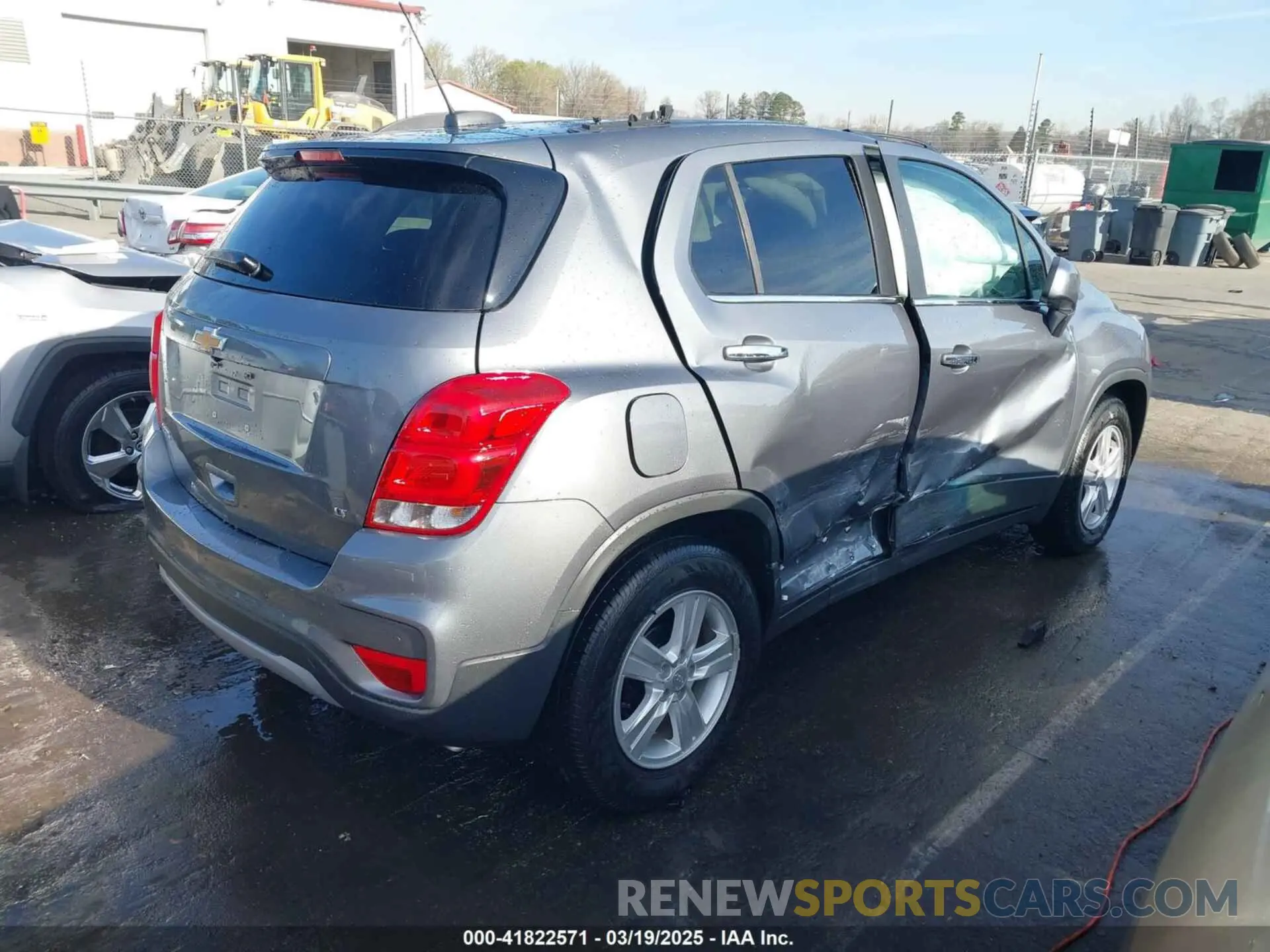 4 Photograph of a damaged car 3GNCJLSB3LL320390 CHEVROLET TRAX 2020