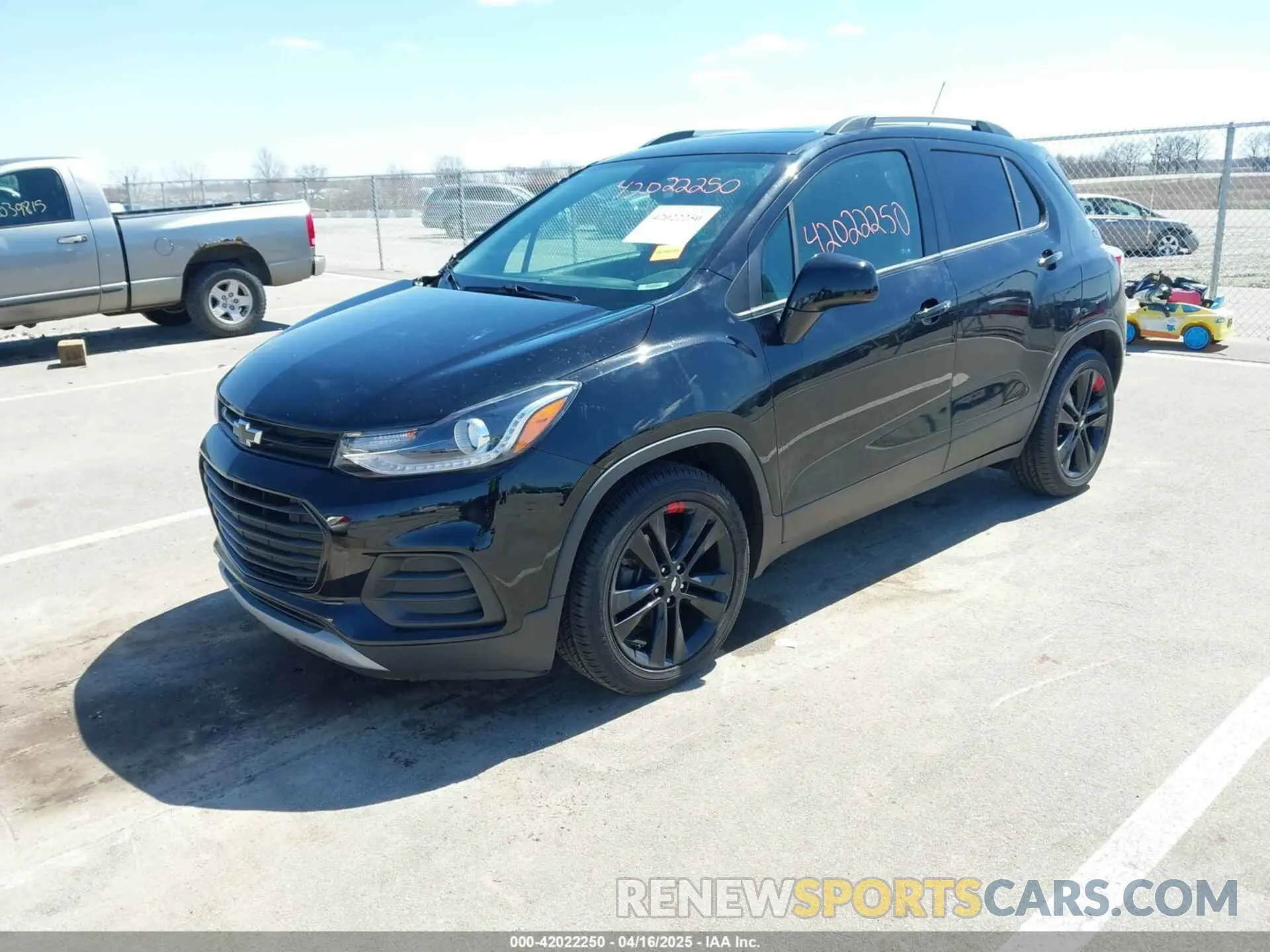 2 Photograph of a damaged car 3GNCJLSB4LL319247 CHEVROLET TRAX 2020