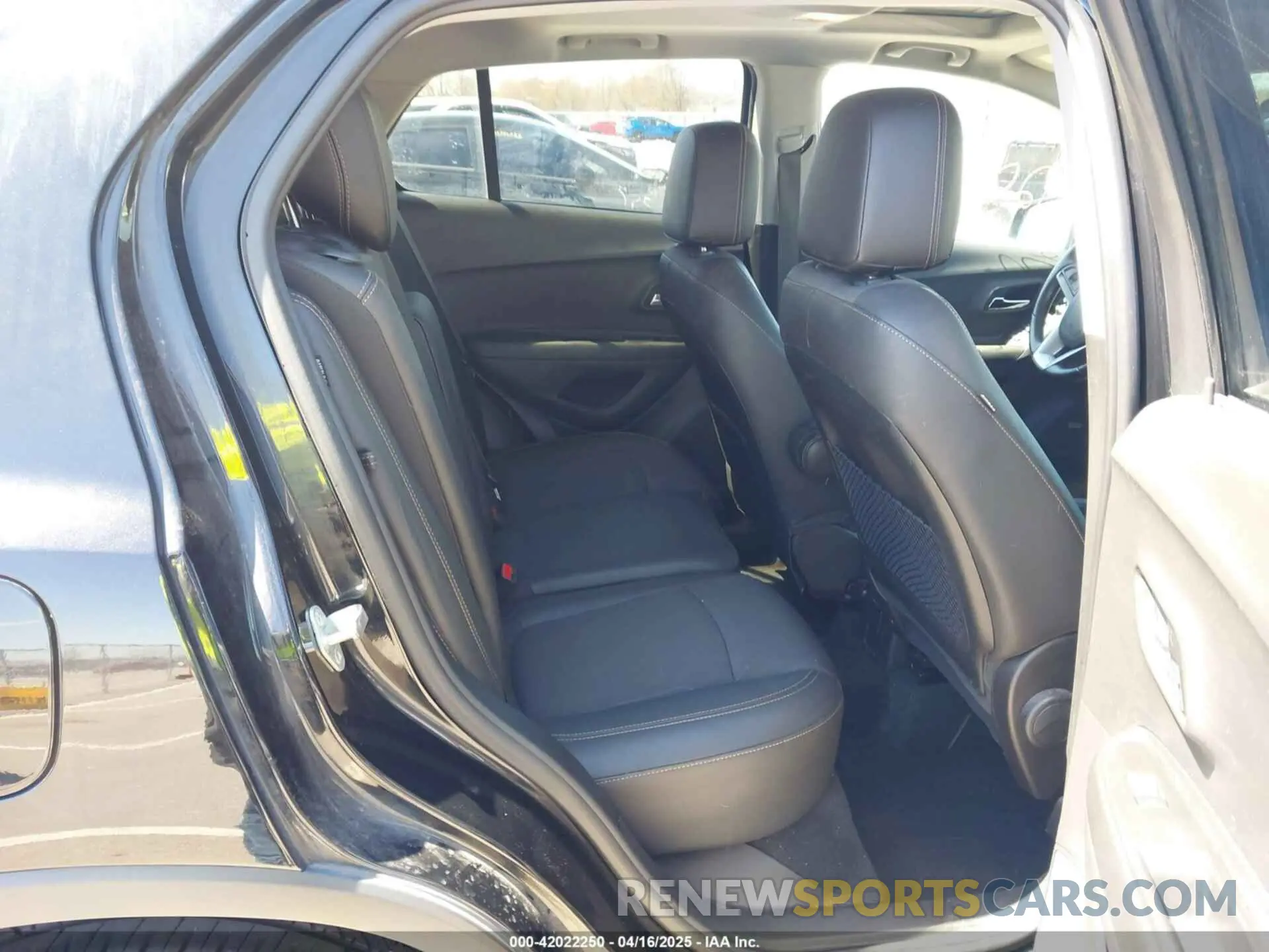 8 Photograph of a damaged car 3GNCJLSB4LL319247 CHEVROLET TRAX 2020