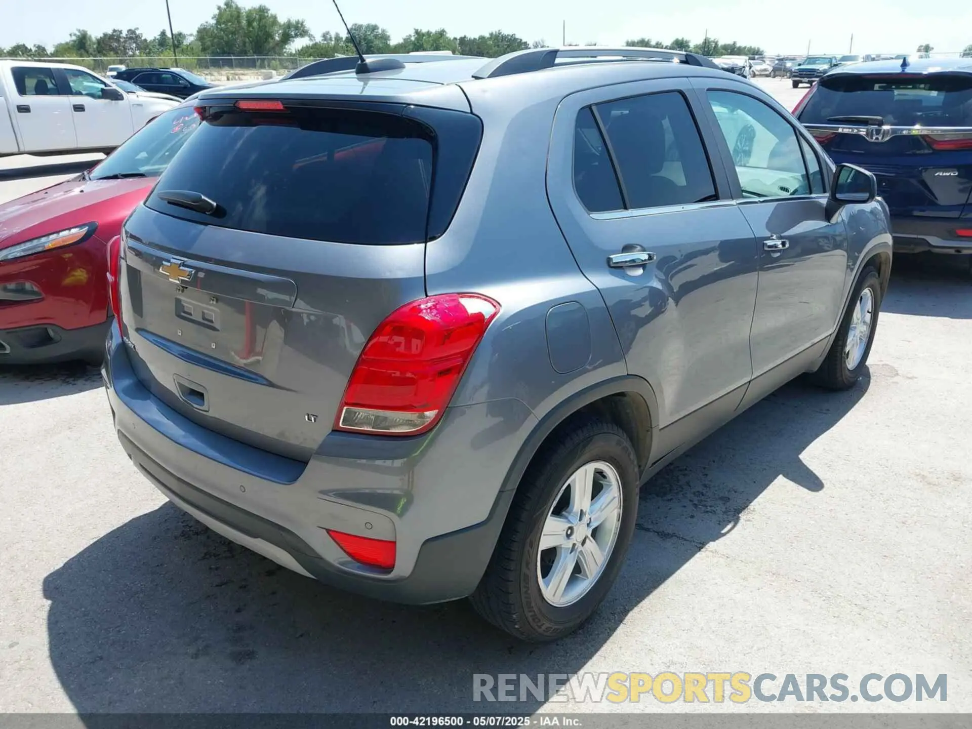 4 Photograph of a damaged car 3GNCJLSB4LL336176 CHEVROLET TRAX 2020