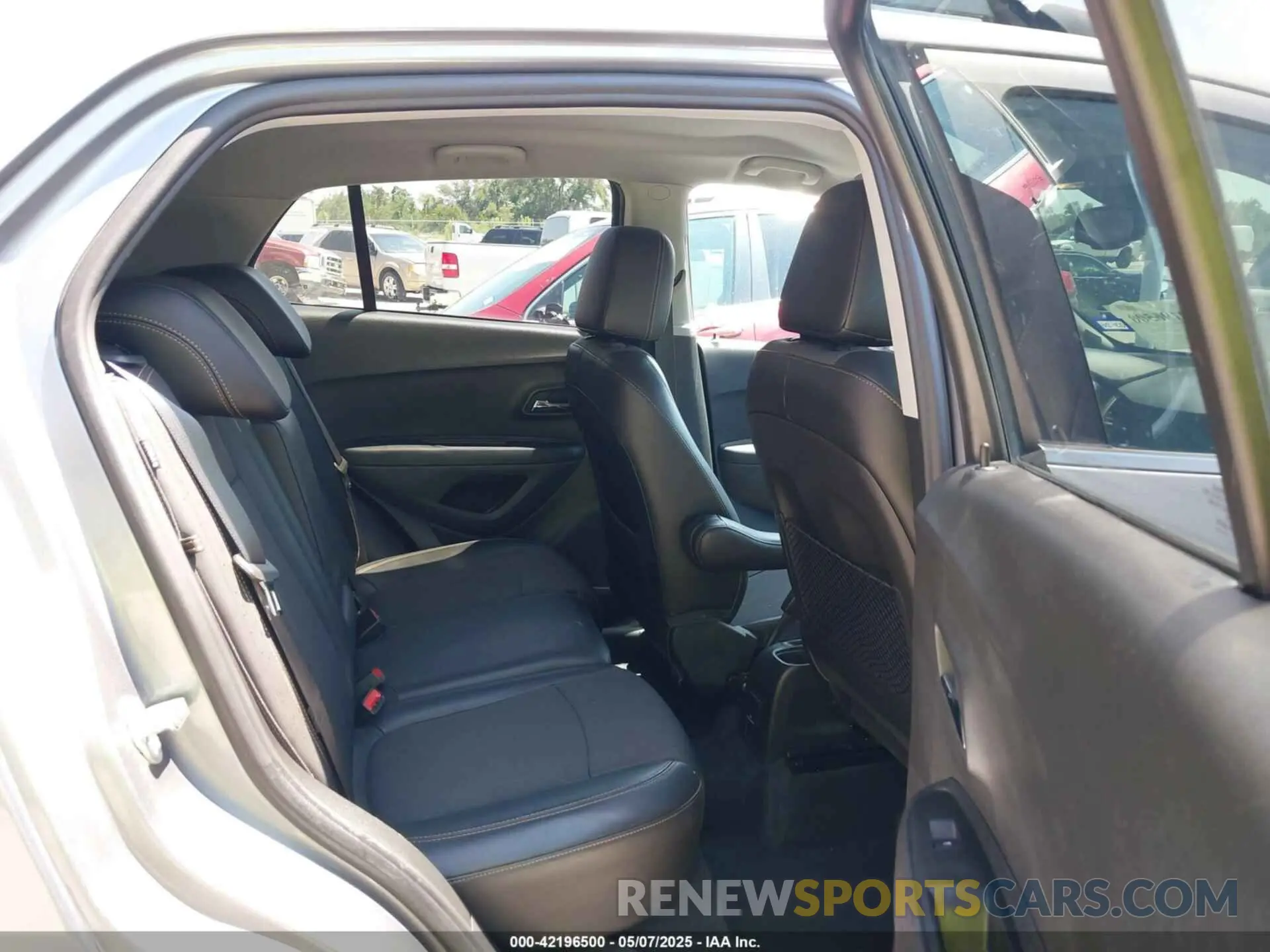 8 Photograph of a damaged car 3GNCJLSB4LL336176 CHEVROLET TRAX 2020