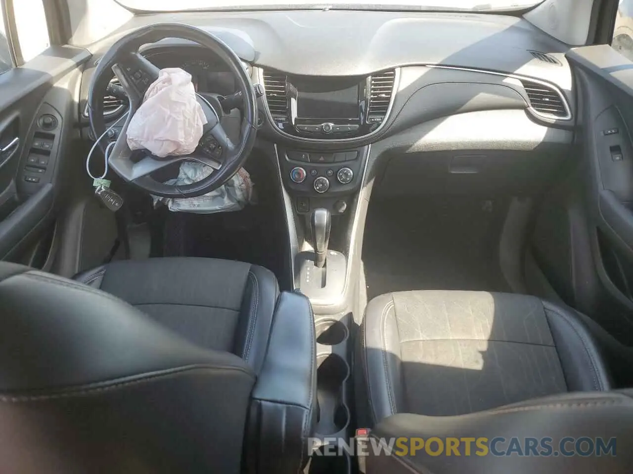 8 Photograph of a damaged car 3GNCJLSB5LL233042 CHEVROLET TRAX 2020