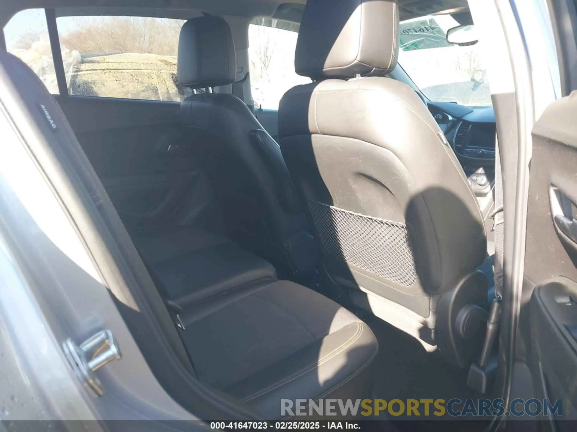 8 Photograph of a damaged car 3GNCJLSB5LL320665 CHEVROLET TRAX 2020