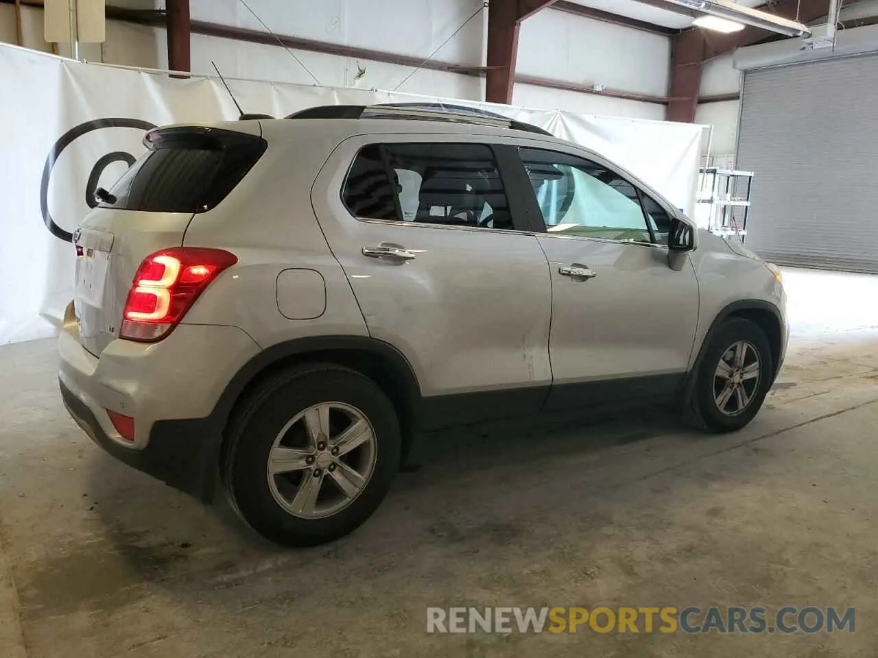 3 Photograph of a damaged car 3GNCJLSB5LL325588 CHEVROLET TRAX 2020