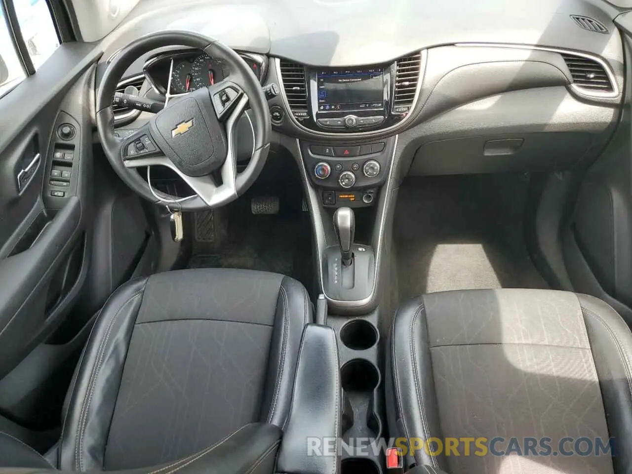 8 Photograph of a damaged car 3GNCJLSB5LL325588 CHEVROLET TRAX 2020