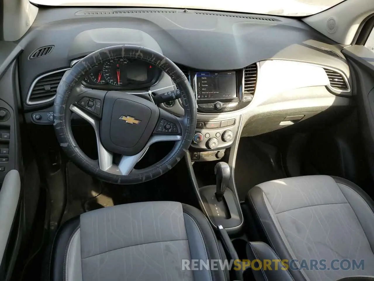 8 Photograph of a damaged car 3GNCJLSB6LL112391 CHEVROLET TRAX 2020