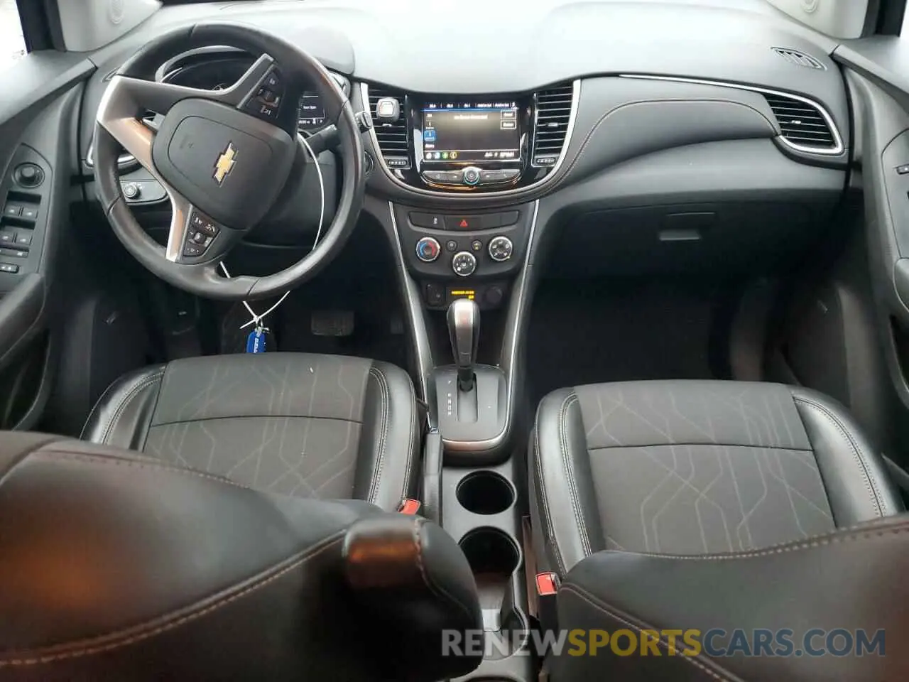 8 Photograph of a damaged car 3GNCJLSB6LL202043 CHEVROLET TRAX 2020