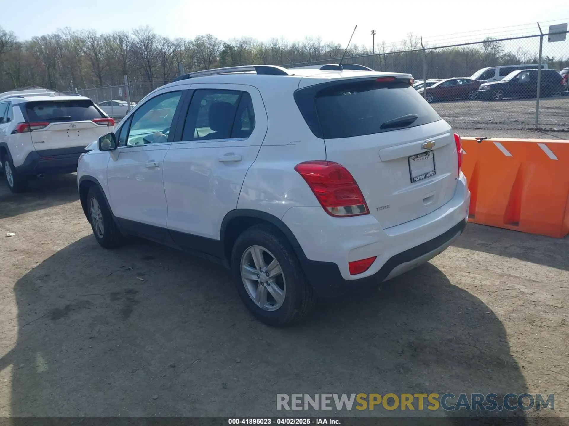3 Photograph of a damaged car 3GNCJLSB6LL329696 CHEVROLET TRAX 2020