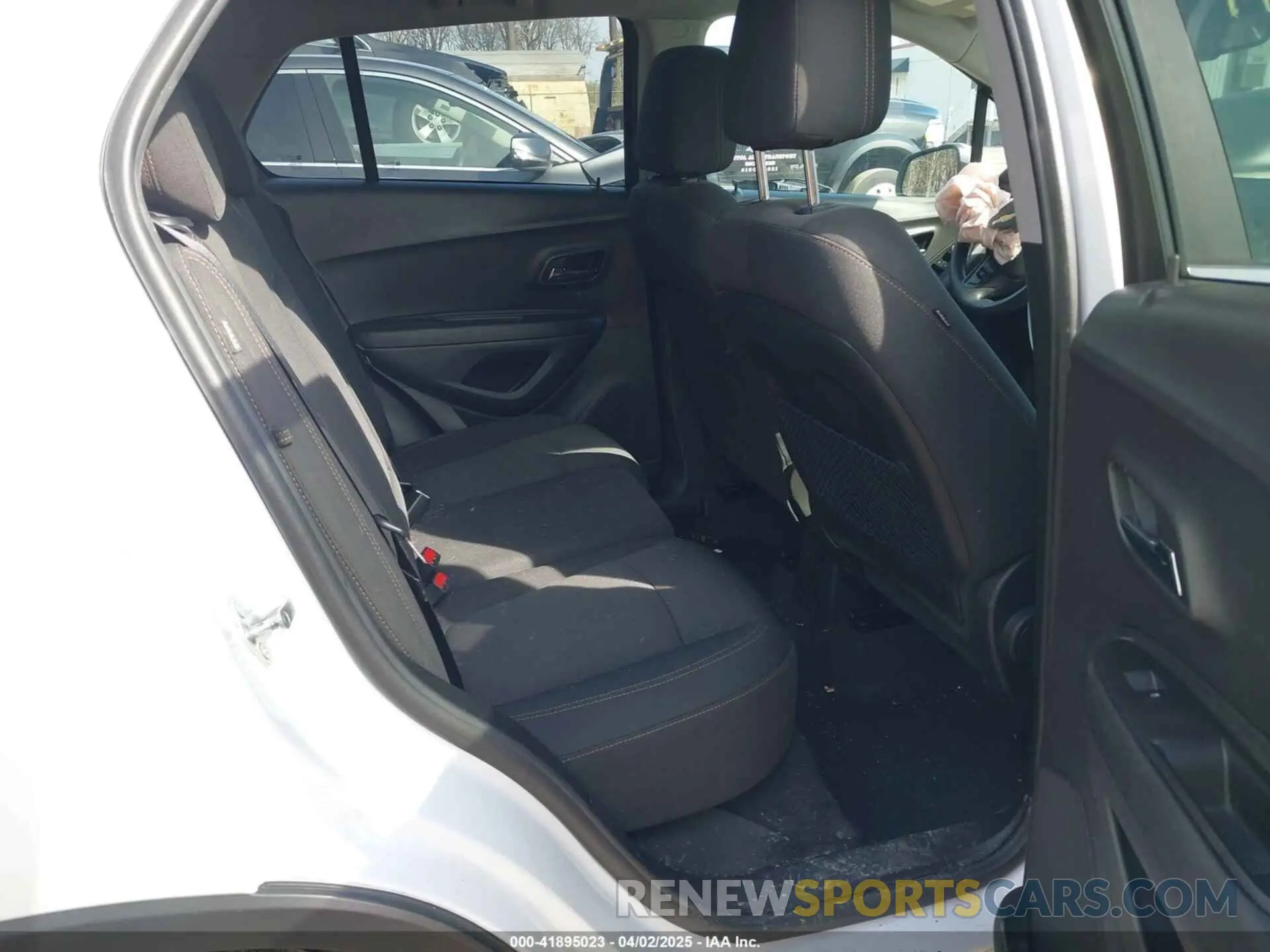 8 Photograph of a damaged car 3GNCJLSB6LL329696 CHEVROLET TRAX 2020