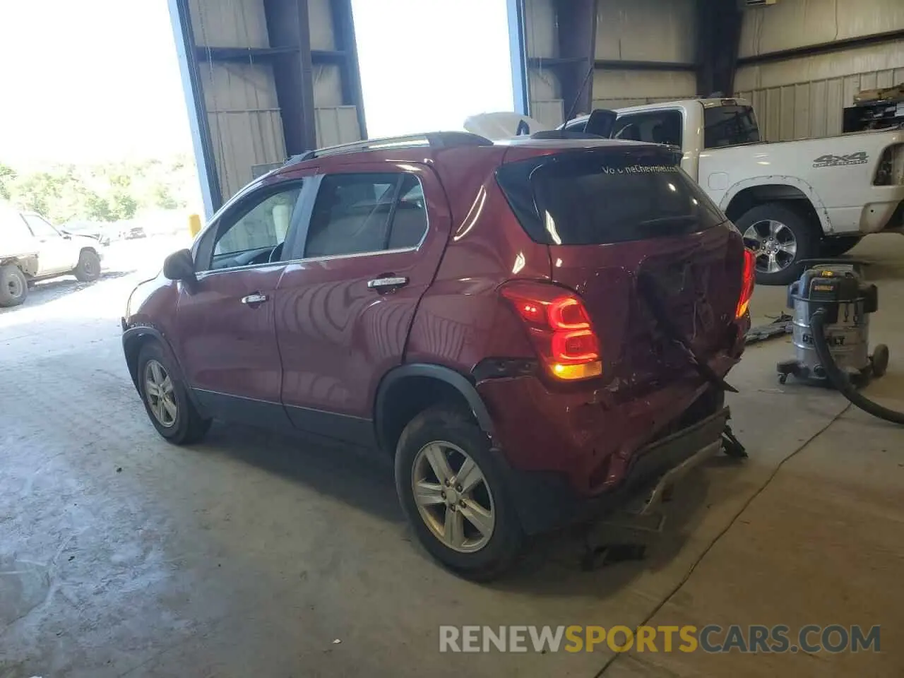 2 Photograph of a damaged car 3GNCJLSB8LL194916 CHEVROLET TRAX 2020
