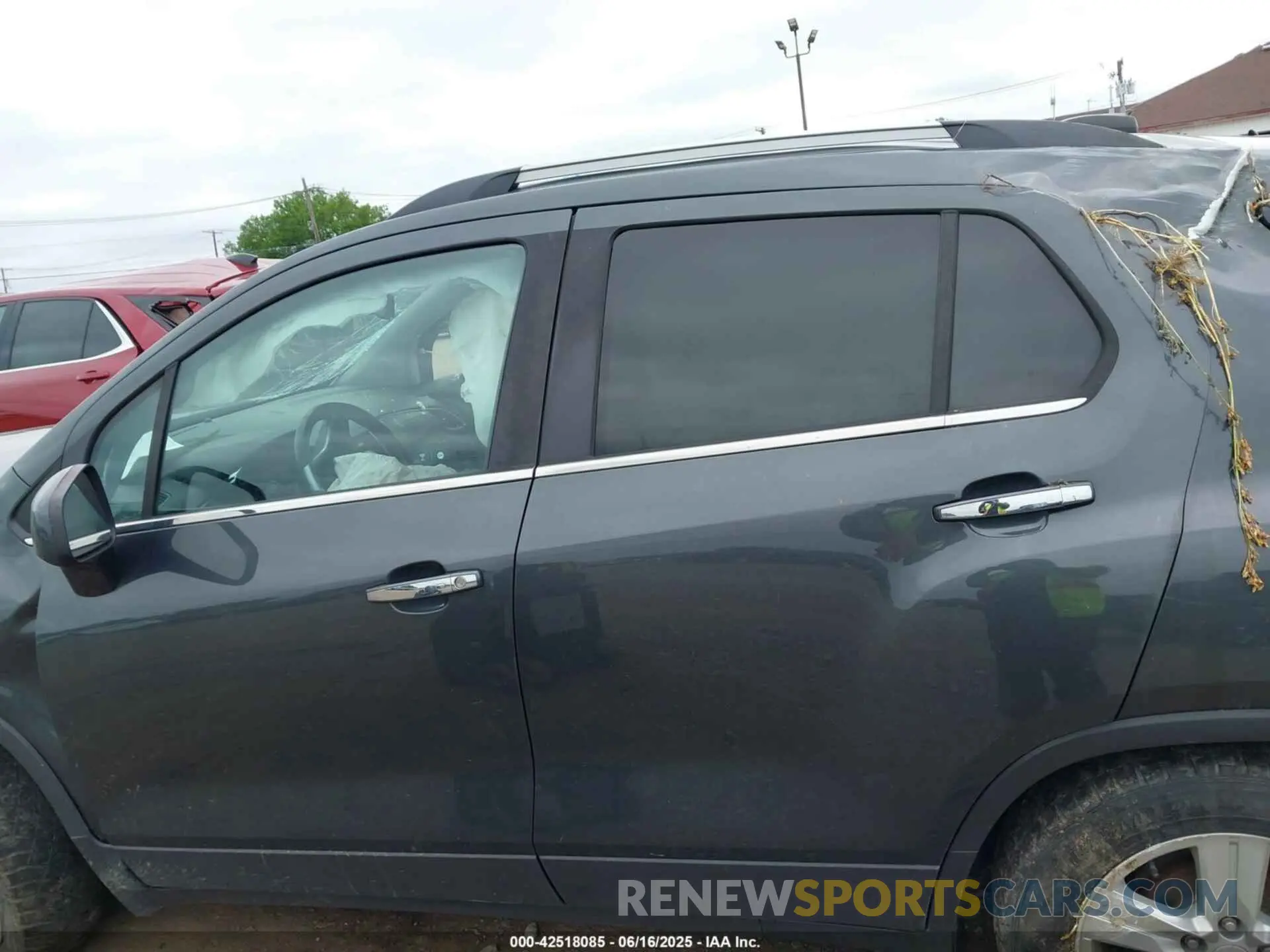 13 Photograph of a damaged car 3GNCJLSB8LL203193 CHEVROLET TRAX 2020