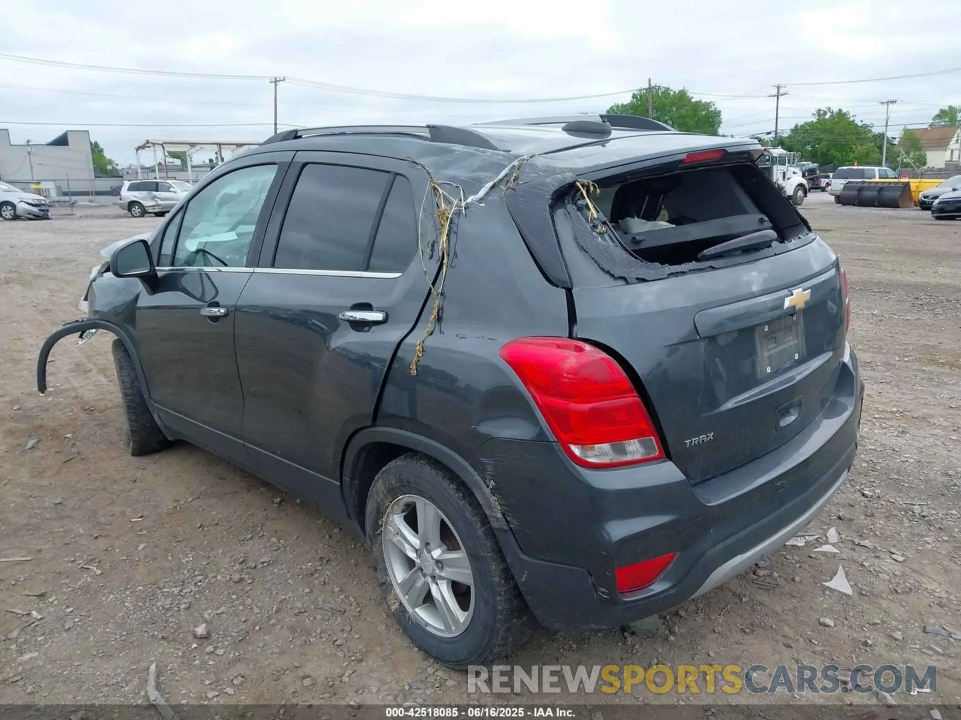 3 Photograph of a damaged car 3GNCJLSB8LL203193 CHEVROLET TRAX 2020