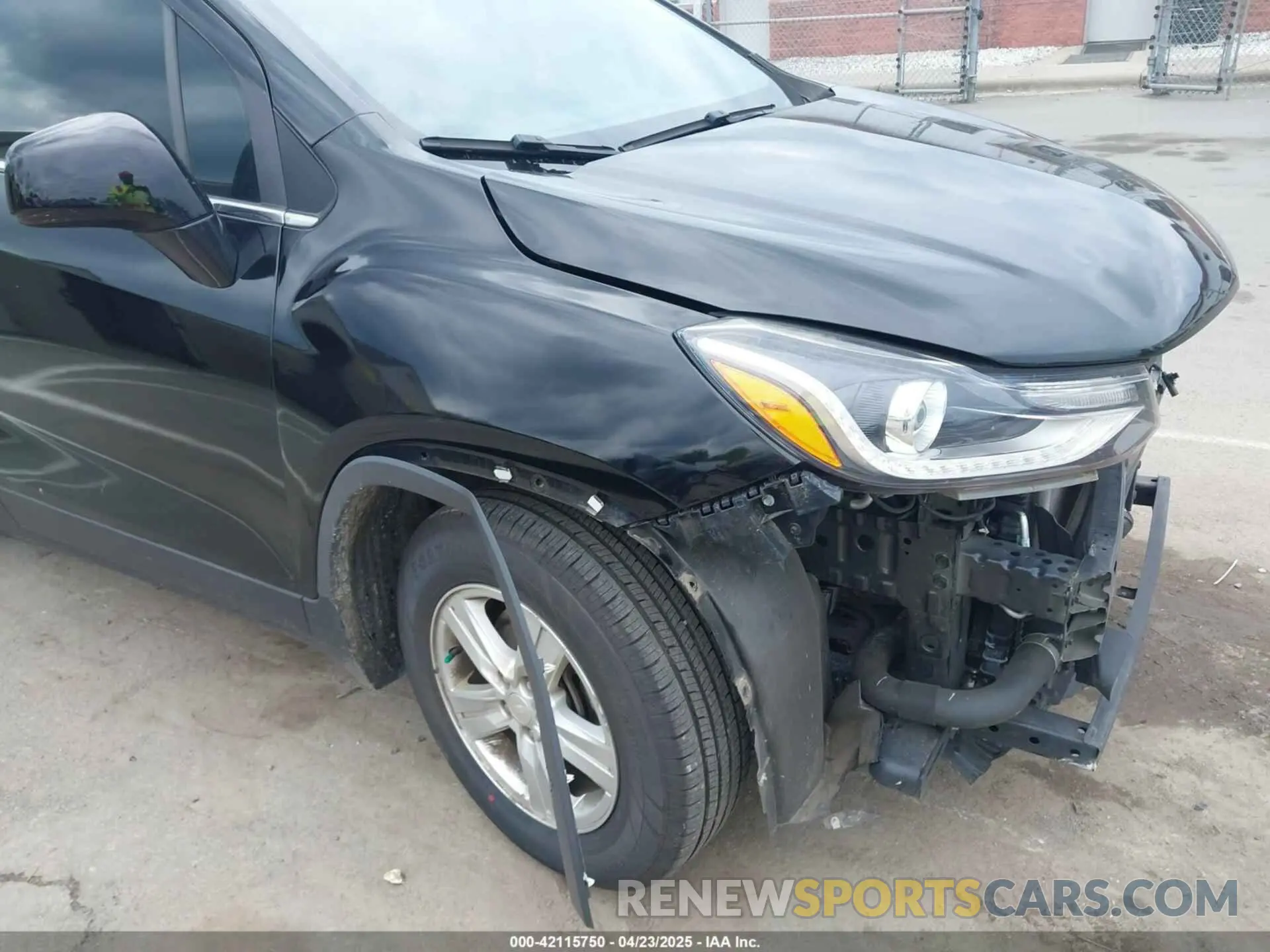 18 Photograph of a damaged car 3GNCJLSB8LL333975 CHEVROLET TRAX 2020