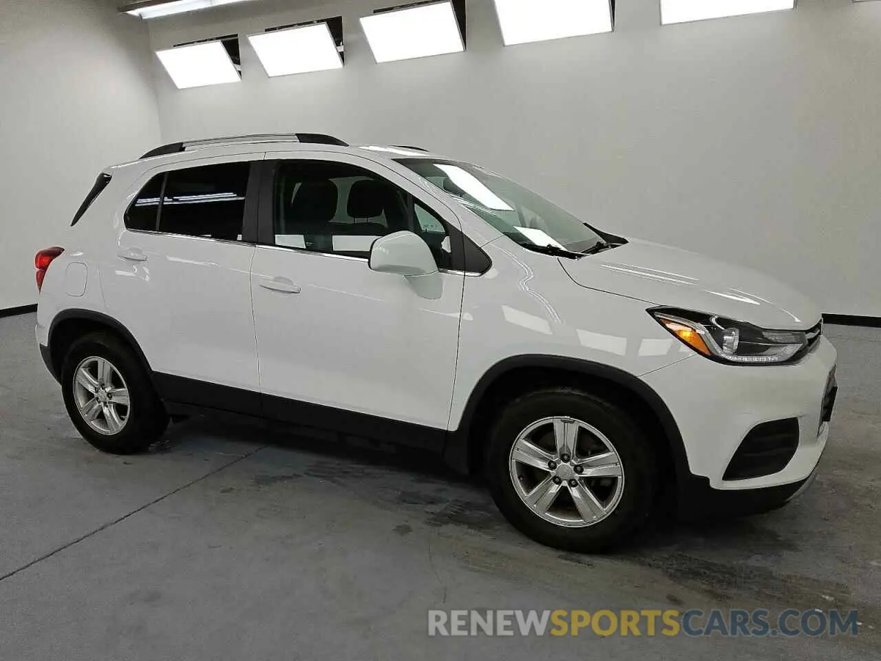 4 Photograph of a damaged car 3GNCJLSB9LL210489 CHEVROLET TRAX 2020