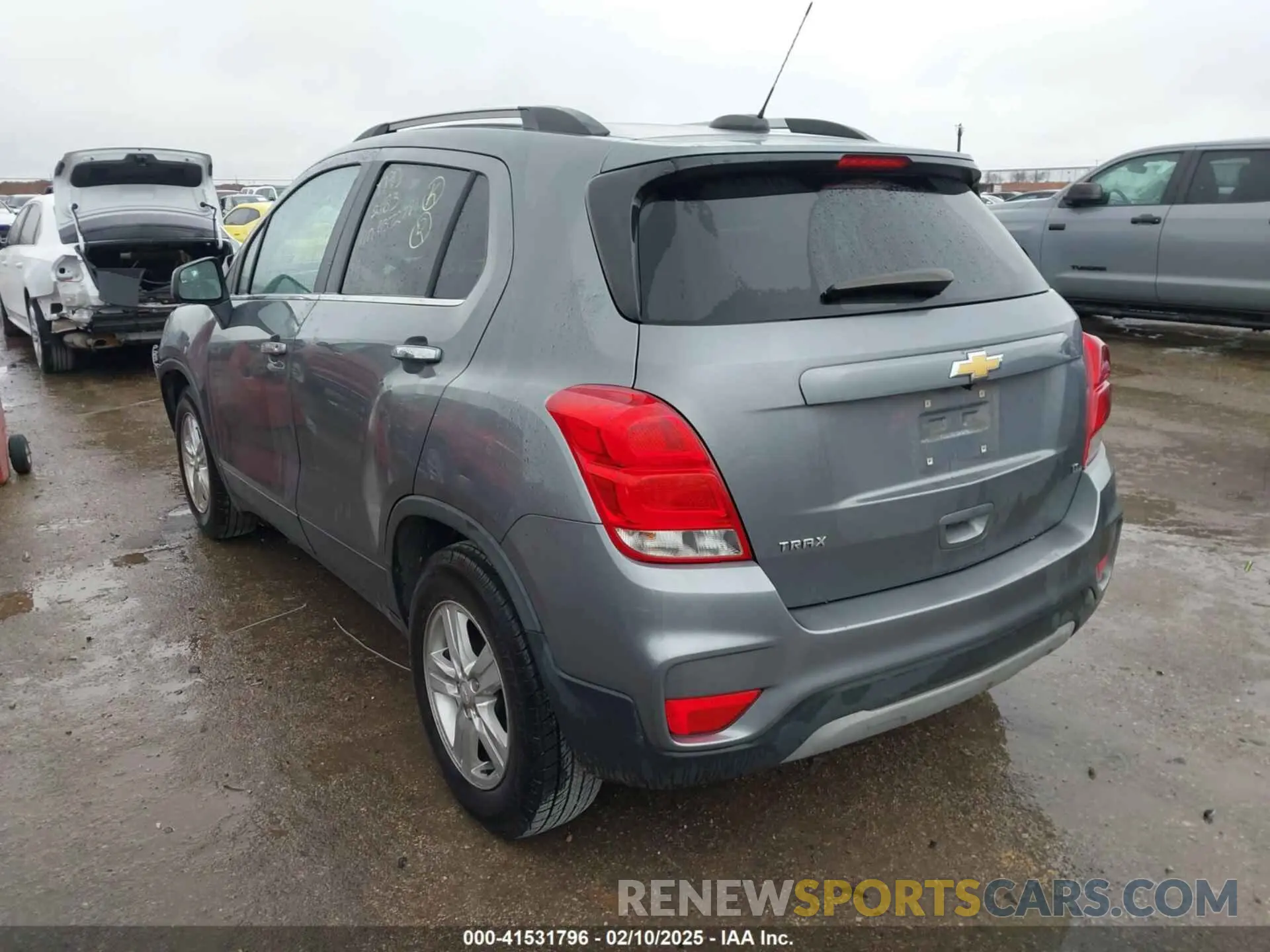 3 Photograph of a damaged car 3GNCJLSBXLL175977 CHEVROLET TRAX 2020