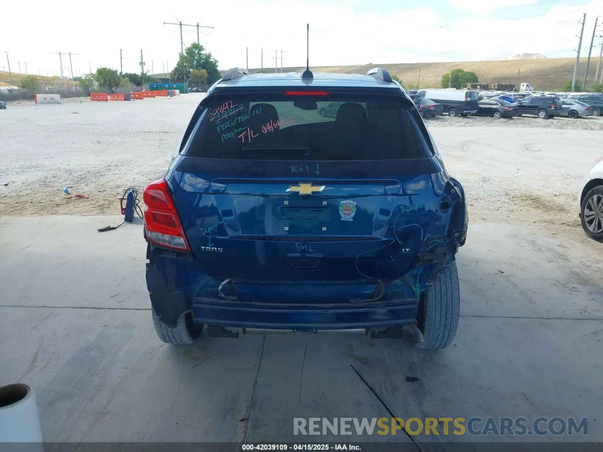 17 Photograph of a damaged car 3GNCJLSBXLL196845 CHEVROLET TRAX 2020