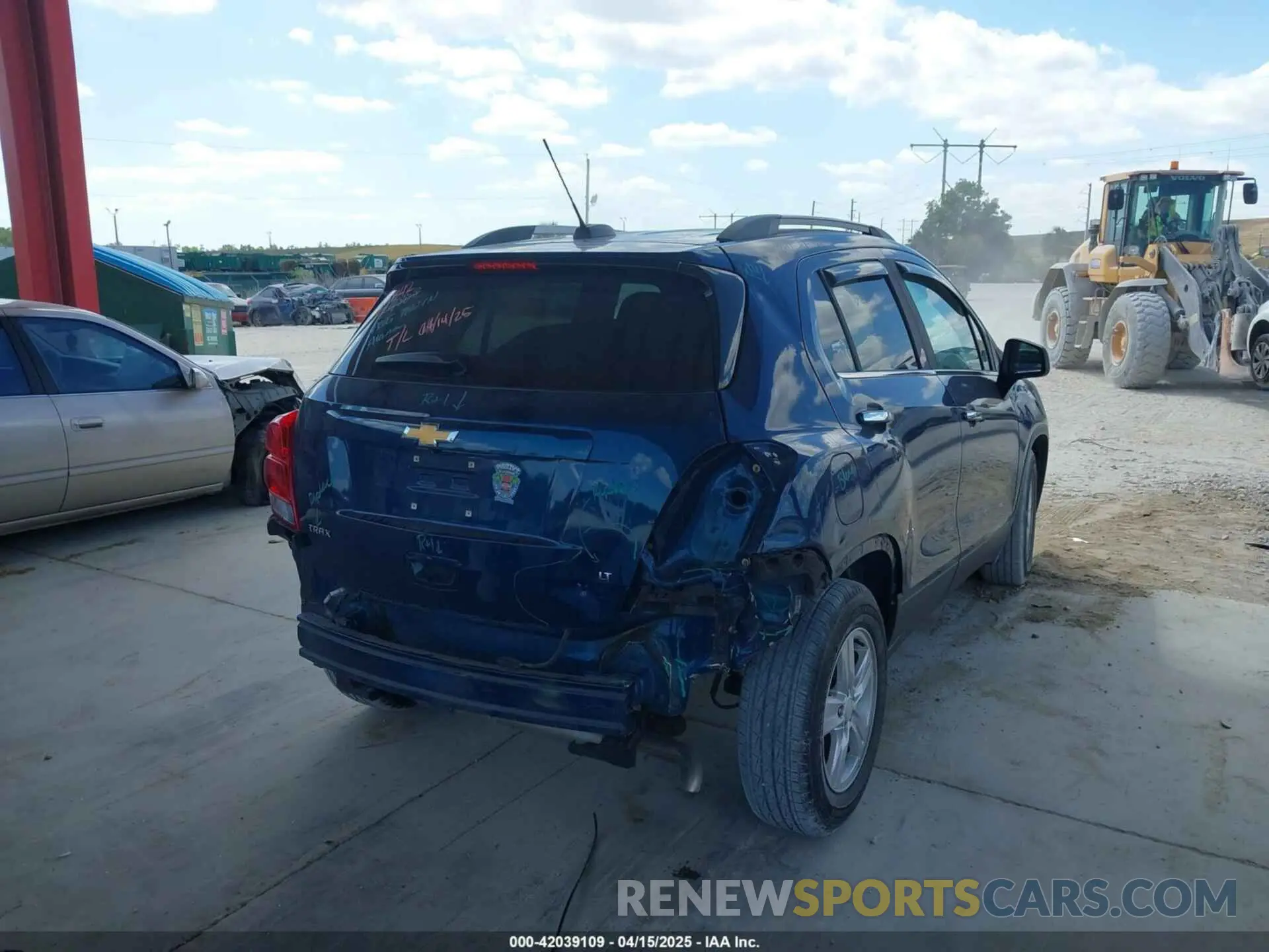 4 Photograph of a damaged car 3GNCJLSBXLL196845 CHEVROLET TRAX 2020