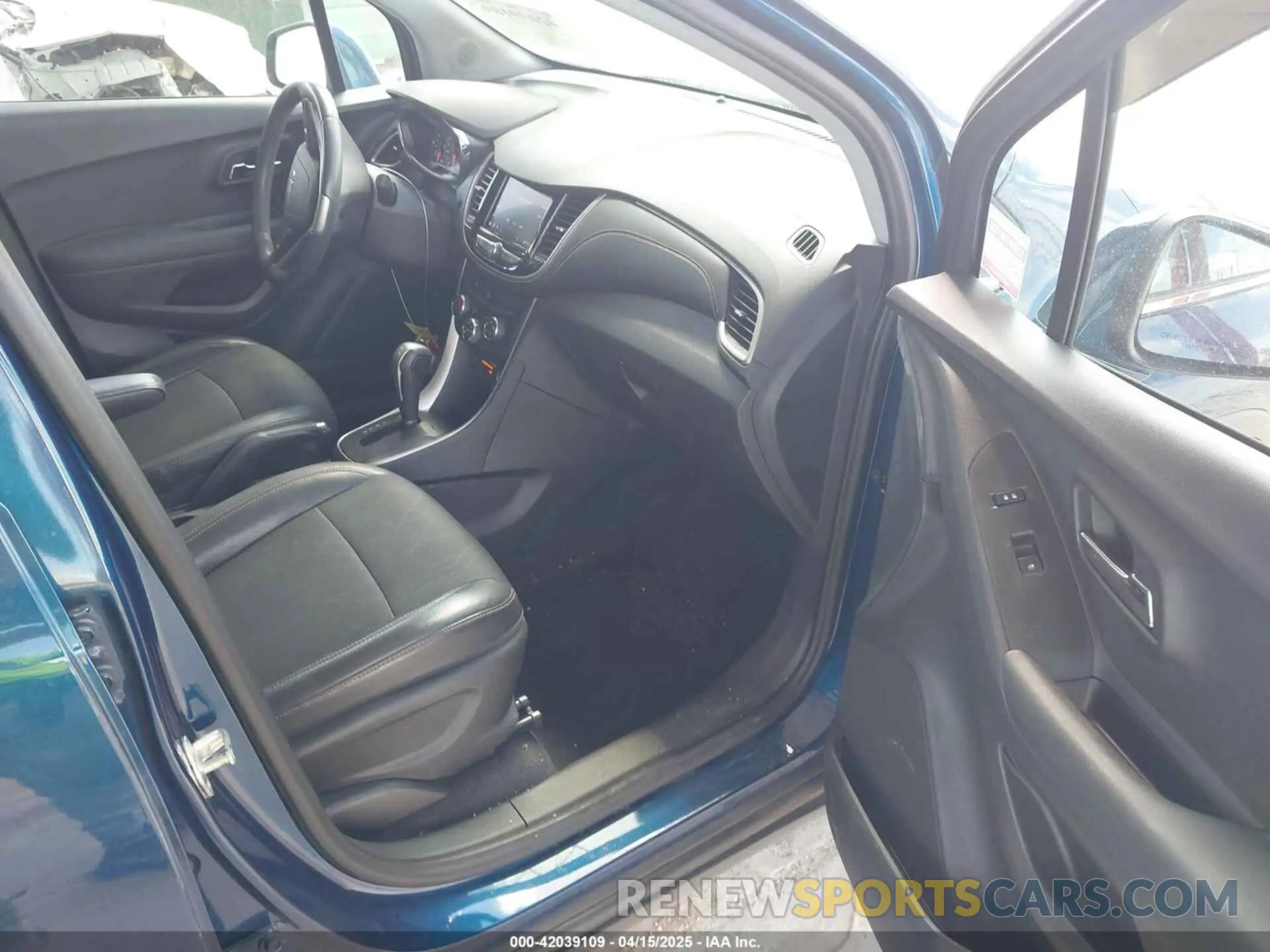5 Photograph of a damaged car 3GNCJLSBXLL196845 CHEVROLET TRAX 2020