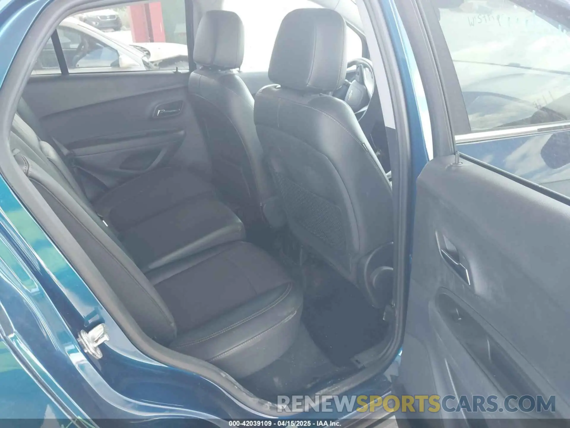8 Photograph of a damaged car 3GNCJLSBXLL196845 CHEVROLET TRAX 2020