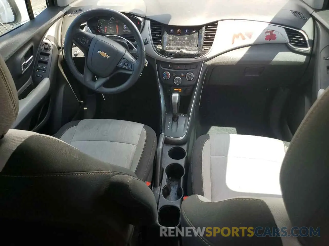 8 Photograph of a damaged car 3GNCJLSBXLL221243 CHEVROLET TRAX 2020