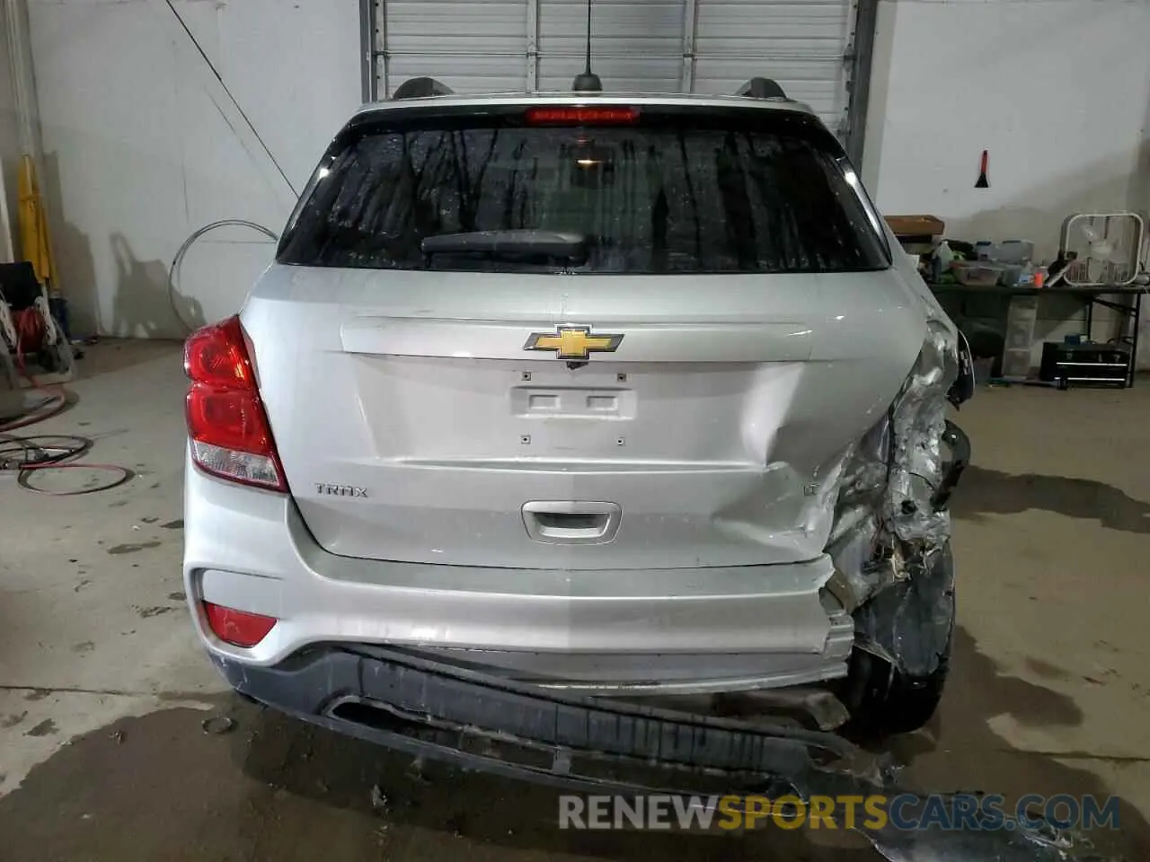 6 Photograph of a damaged car 3GNCJLSBXLL261421 CHEVROLET TRAX 2020