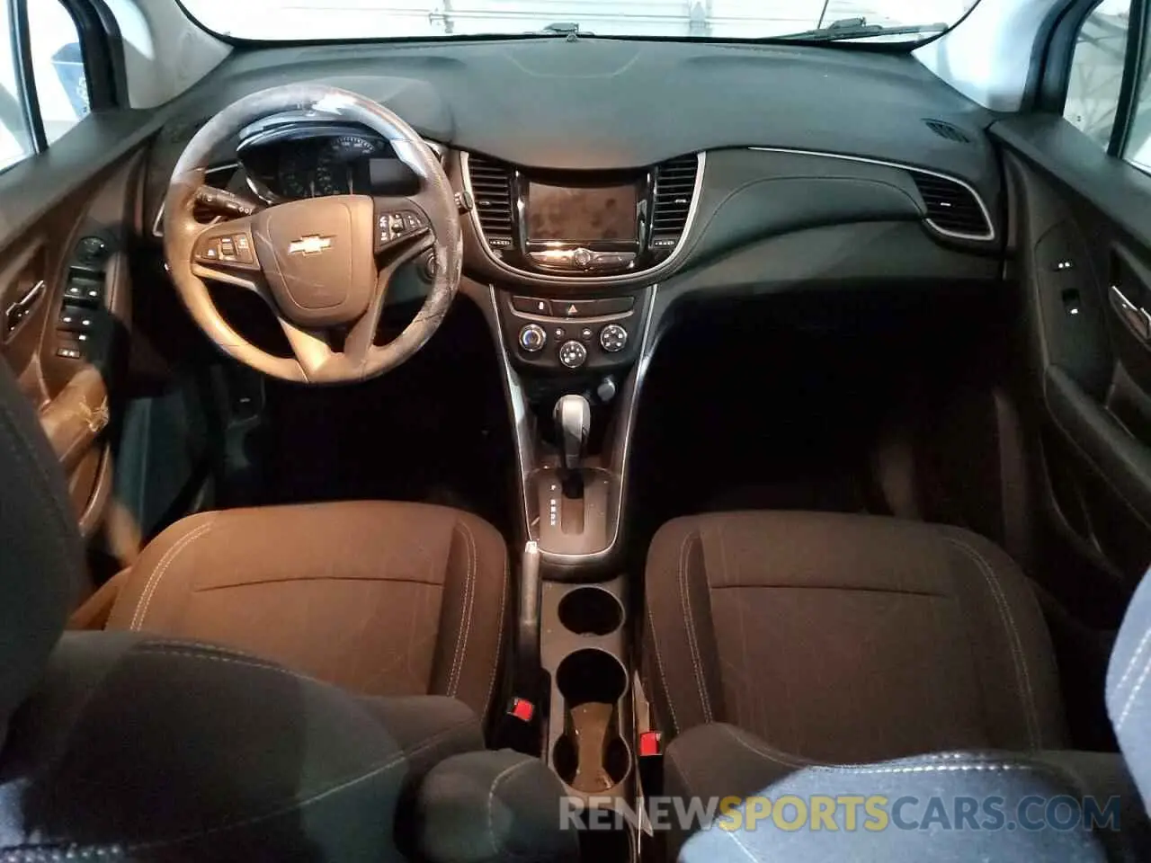 8 Photograph of a damaged car 3GNCJLSBXLL261421 CHEVROLET TRAX 2020