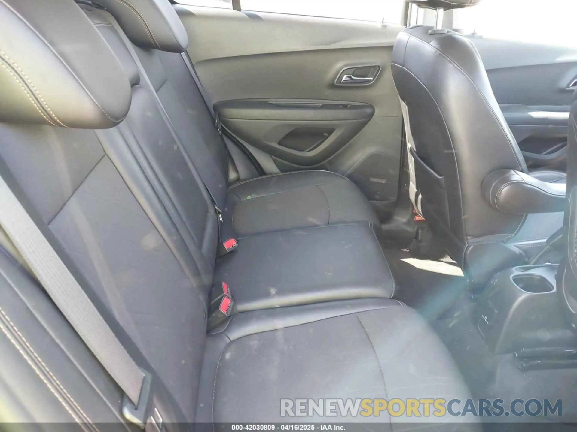 8 Photograph of a damaged car 3GNCJLSBXLL322296 CHEVROLET TRAX 2020