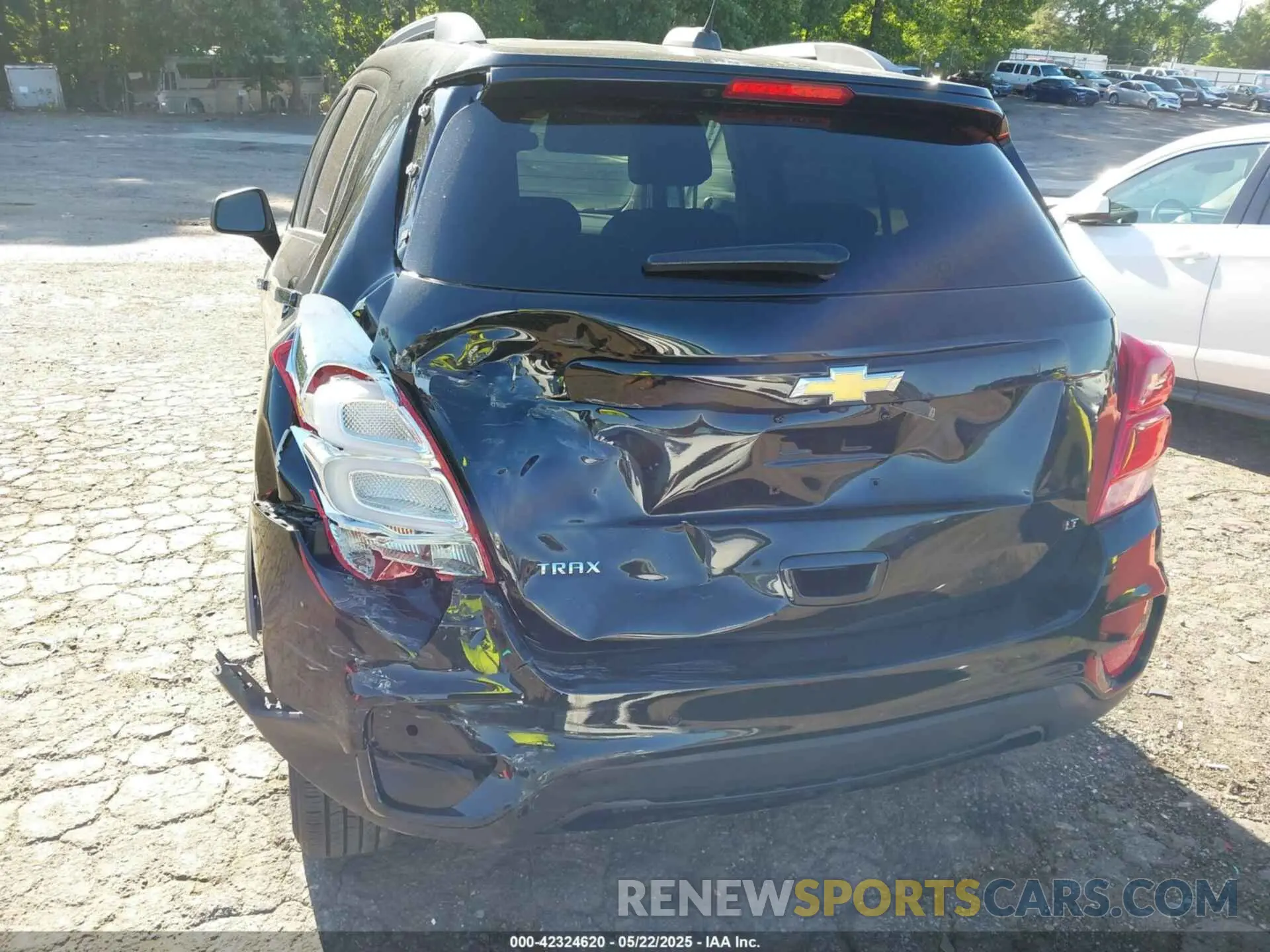 6 Photograph of a damaged car 3GNCJLSBXLL342340 CHEVROLET TRAX 2020