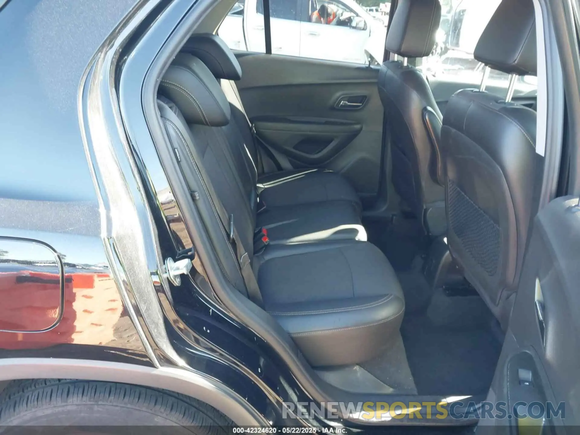 8 Photograph of a damaged car 3GNCJLSBXLL342340 CHEVROLET TRAX 2020