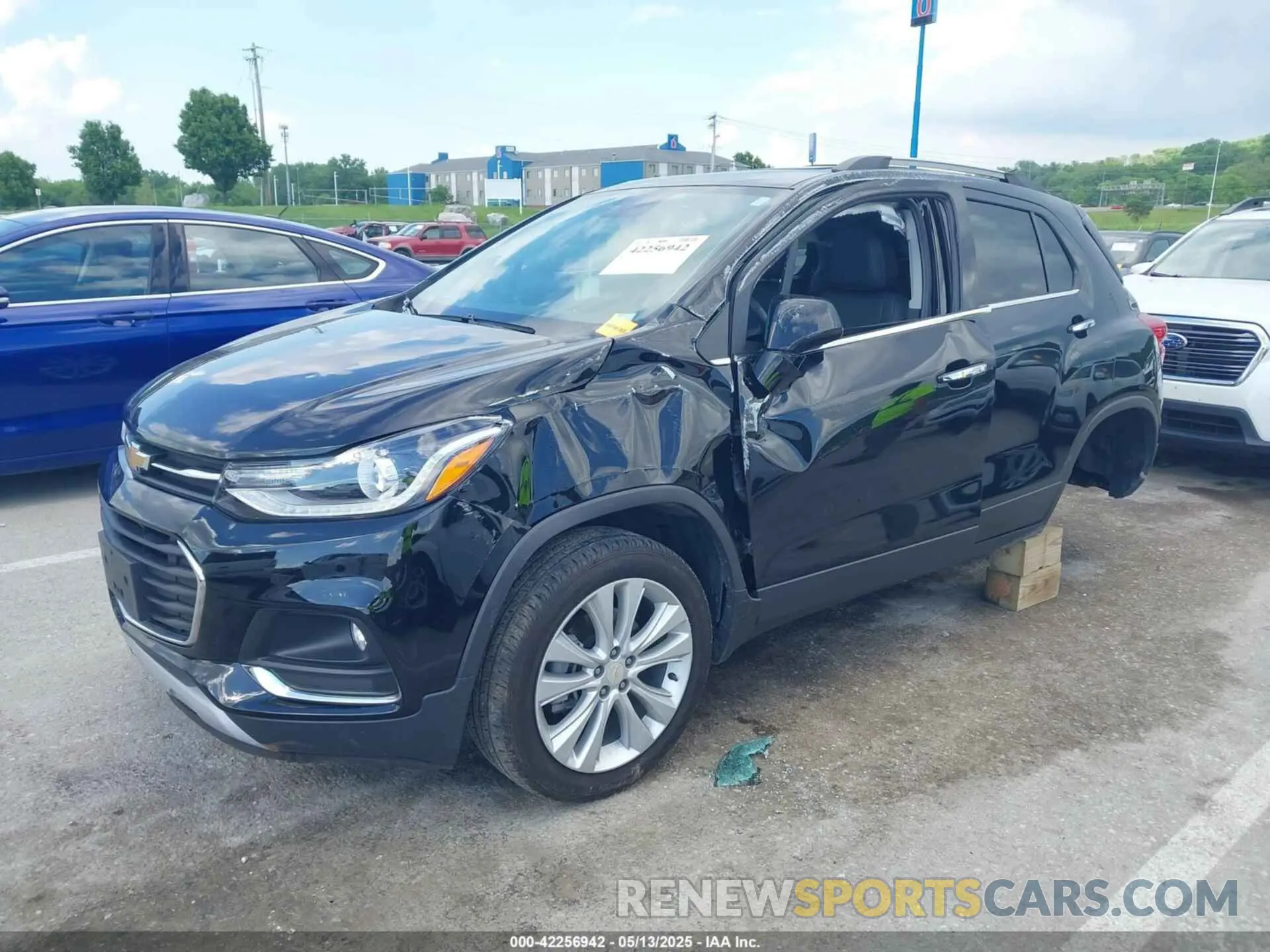2 Photograph of a damaged car 3GNCJMSB3LL165006 CHEVROLET TRAX 2020