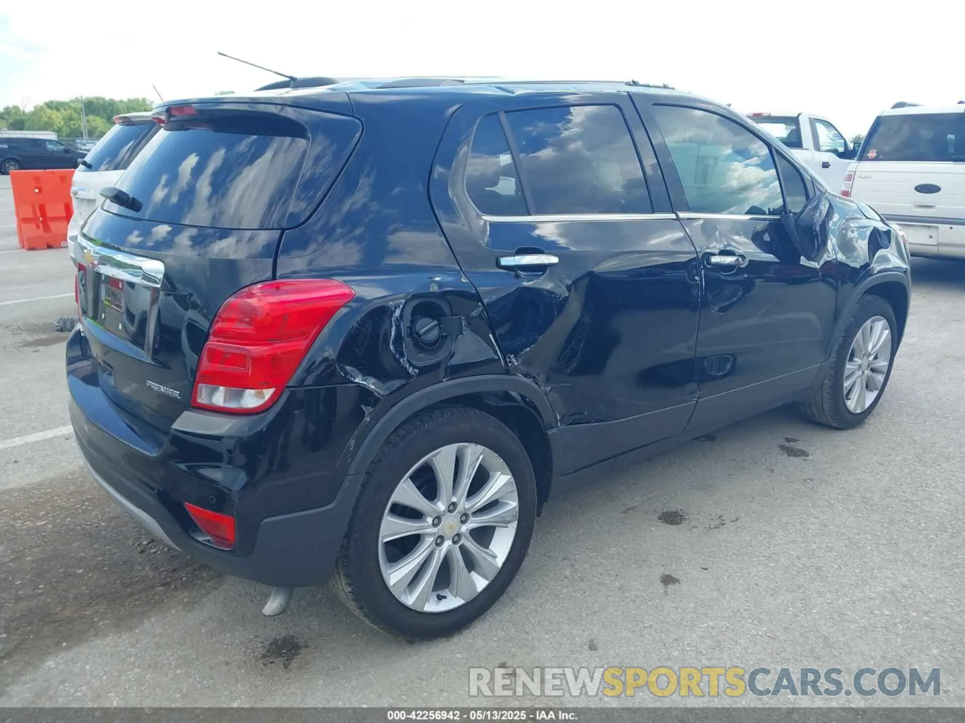 4 Photograph of a damaged car 3GNCJMSB3LL165006 CHEVROLET TRAX 2020