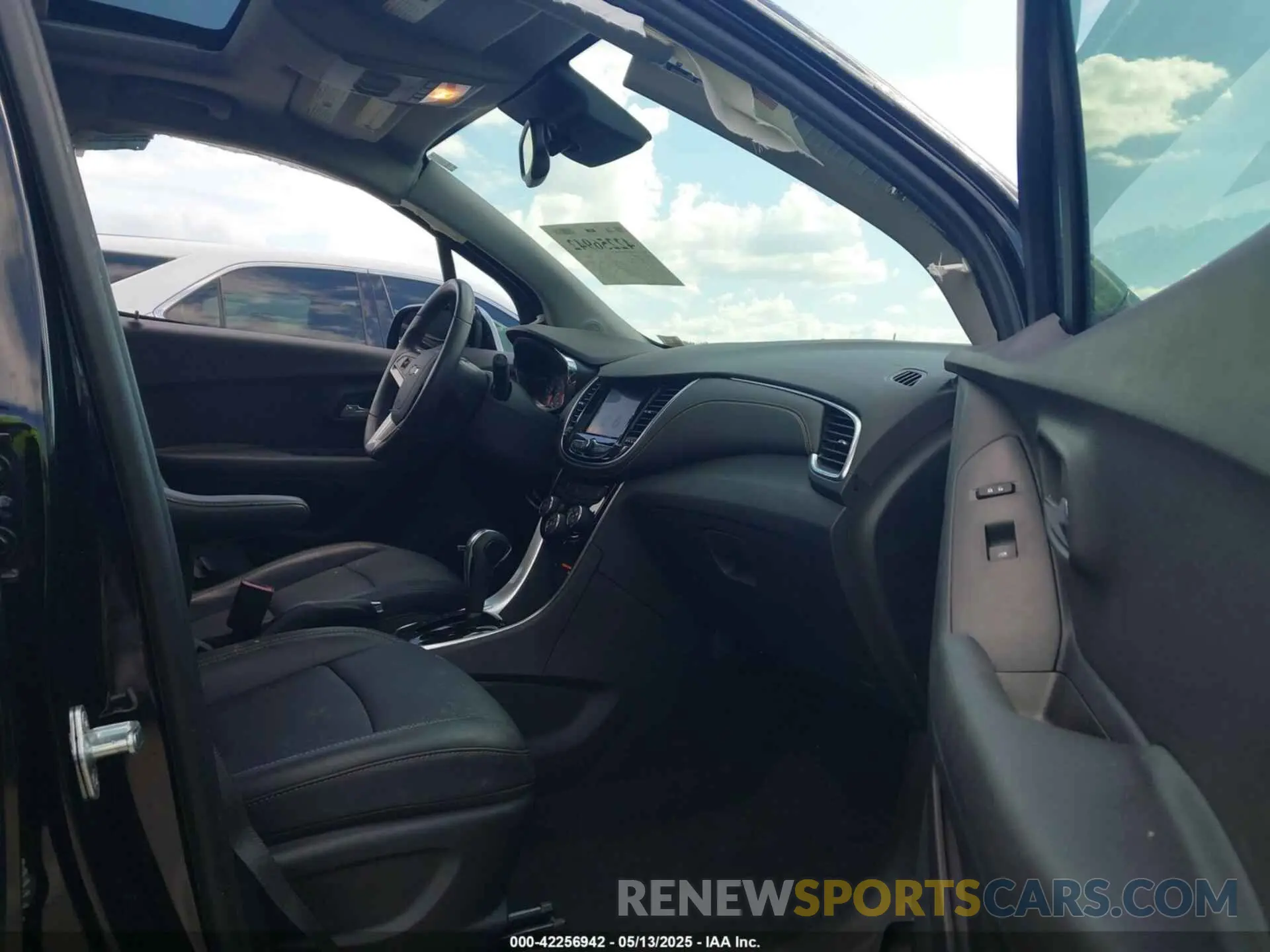 5 Photograph of a damaged car 3GNCJMSB3LL165006 CHEVROLET TRAX 2020