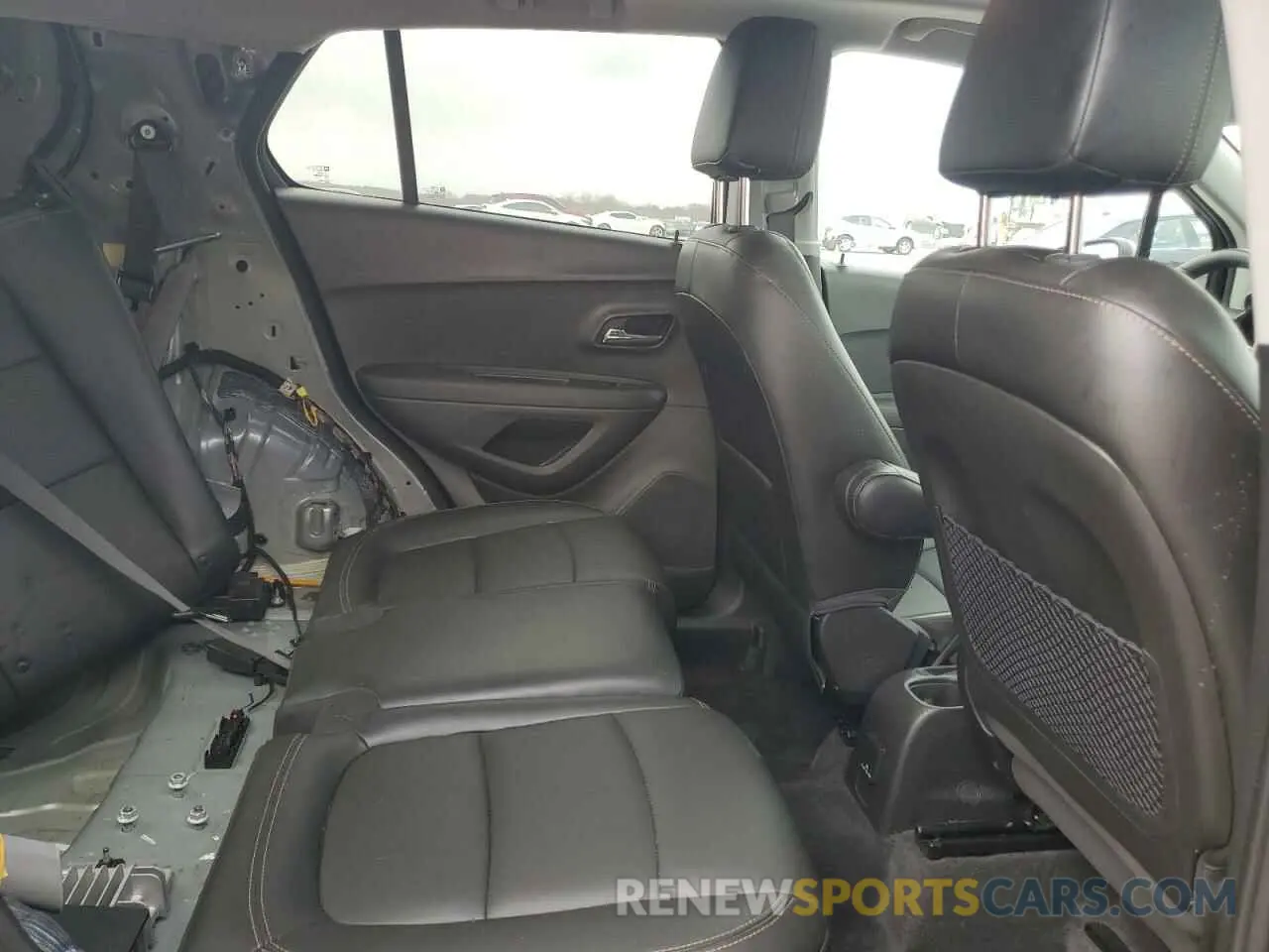11 Photograph of a damaged car 3GNCJMSB3LL335977 CHEVROLET TRAX 2020