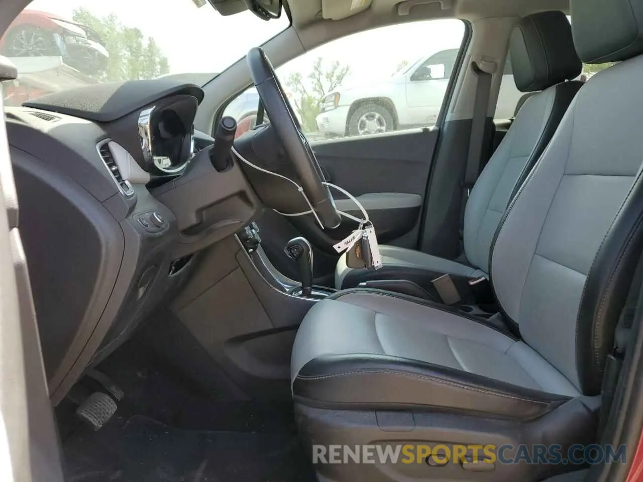 7 Photograph of a damaged car 3GNCJMSB7LL245795 CHEVROLET TRAX 2020