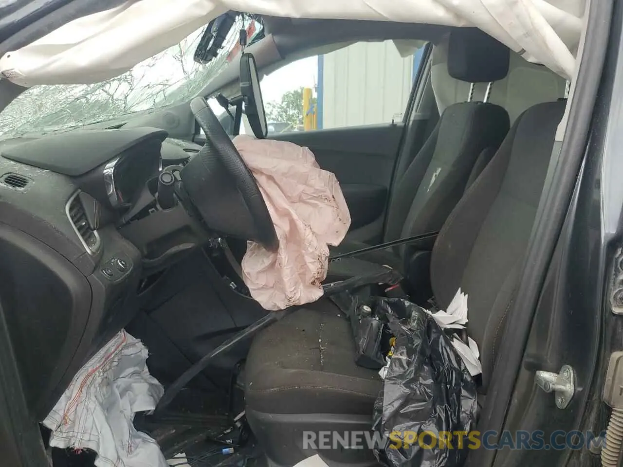 7 Photograph of a damaged car 3GNCJNSB2LL107197 CHEVROLET TRAX 2020