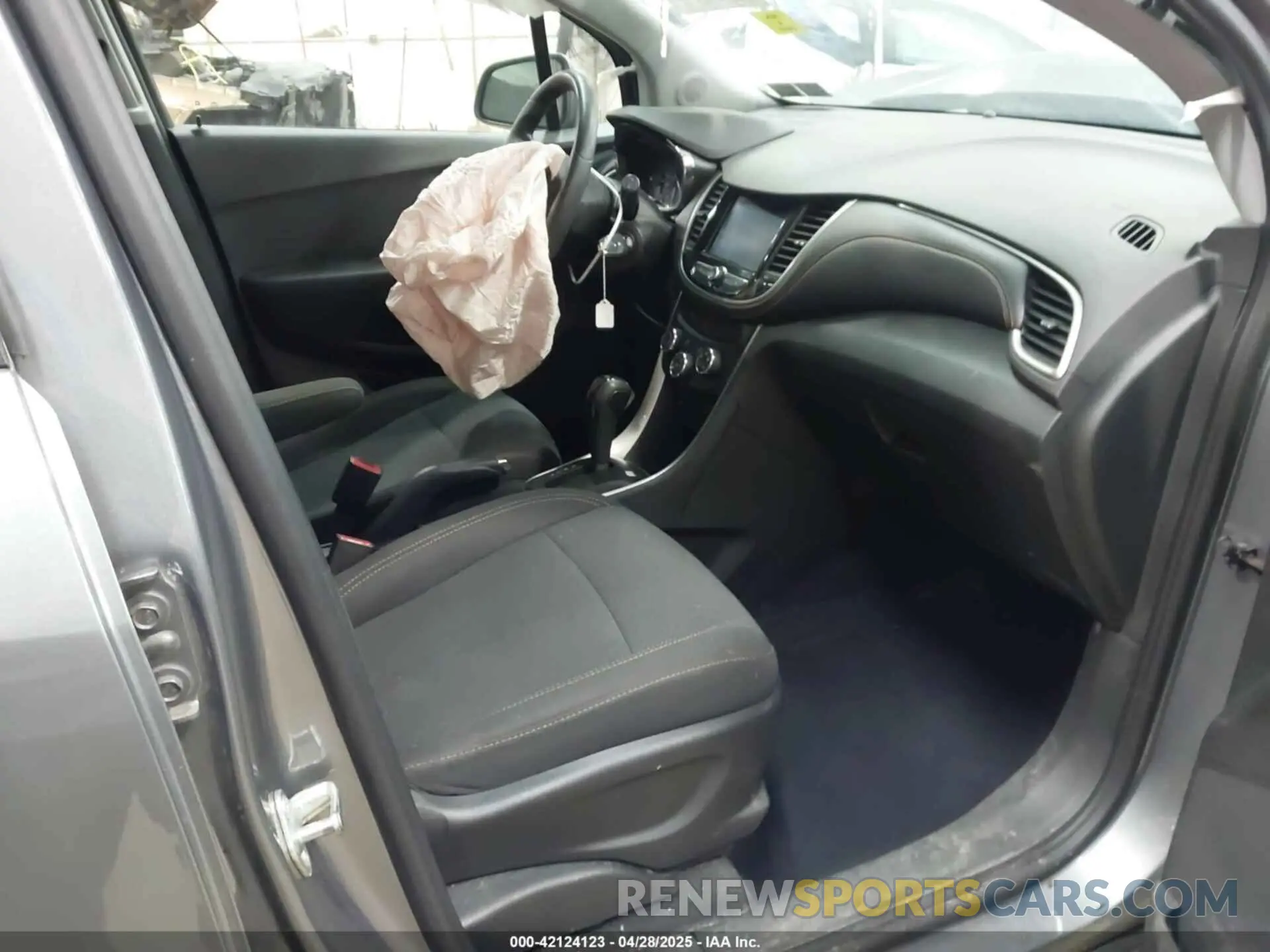 5 Photograph of a damaged car 3GNCJNSB2LL134531 CHEVROLET TRAX 2020
