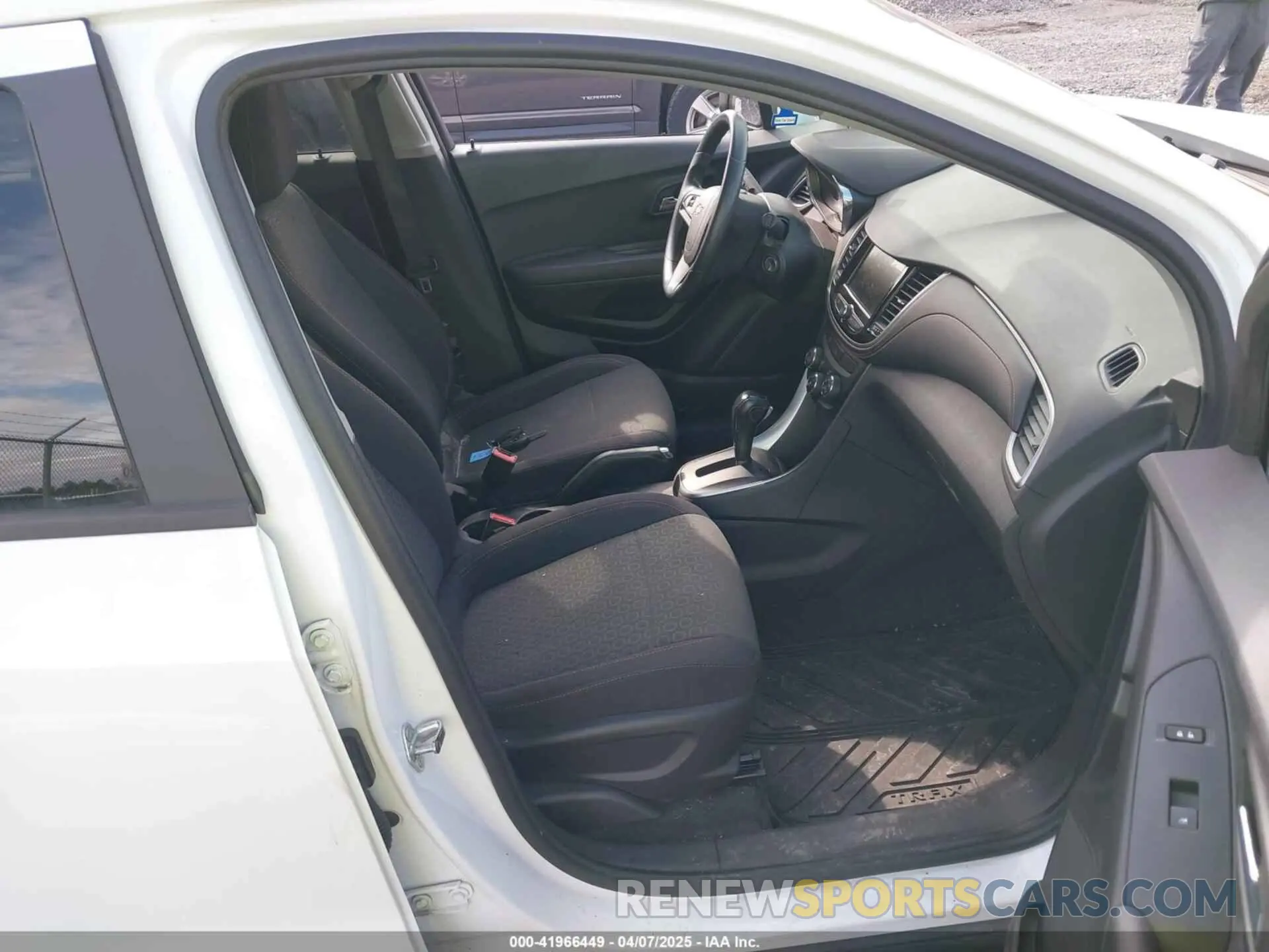 5 Photograph of a damaged car 3GNCJNSB2LL156965 CHEVROLET TRAX 2020