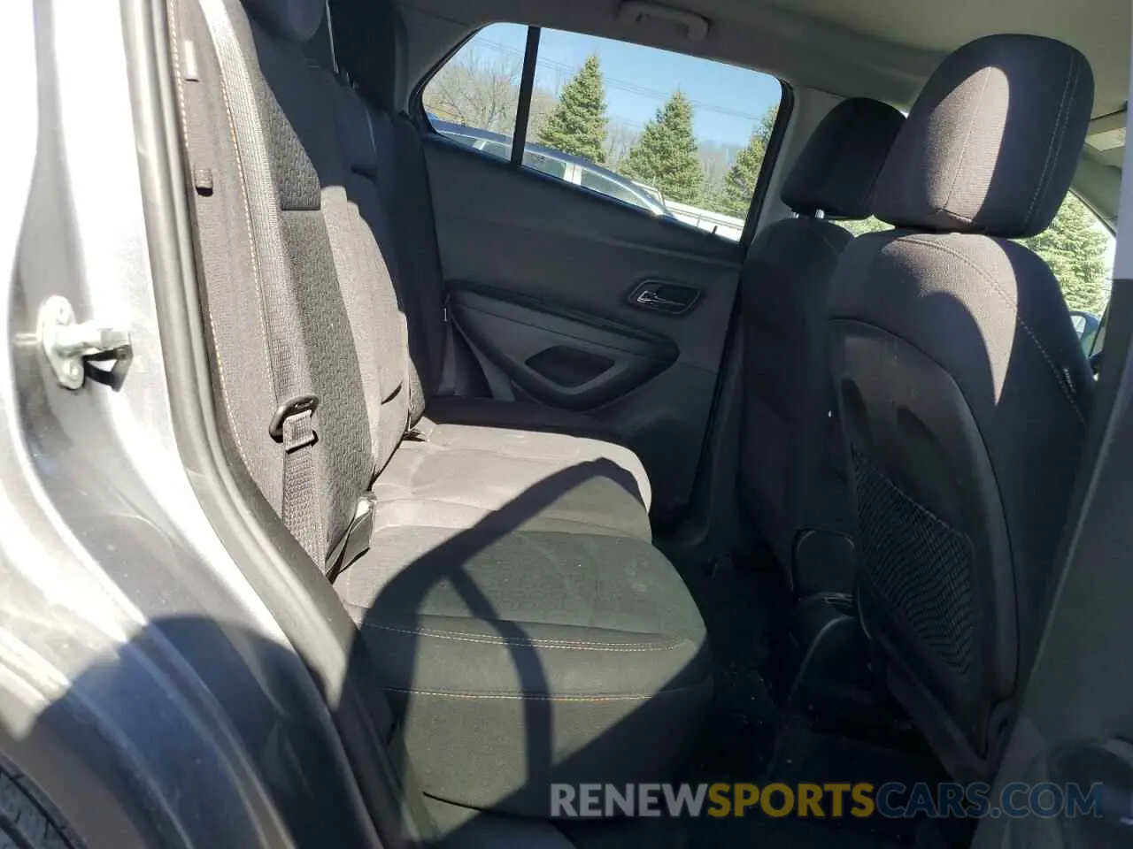 11 Photograph of a damaged car 3GNCJNSB2LL268956 CHEVROLET TRAX 2020