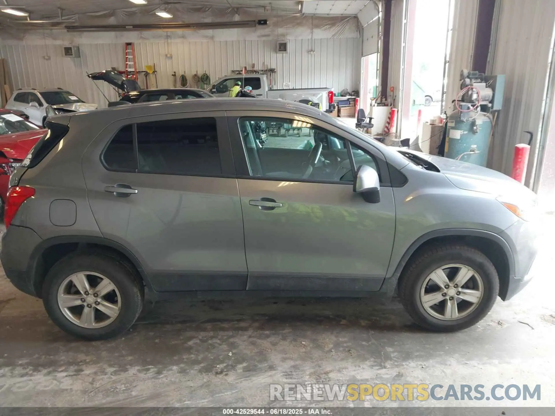13 Photograph of a damaged car 3GNCJNSB3LL213660 CHEVROLET TRAX 2020