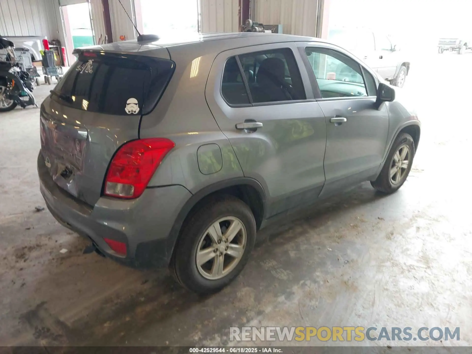 4 Photograph of a damaged car 3GNCJNSB3LL213660 CHEVROLET TRAX 2020