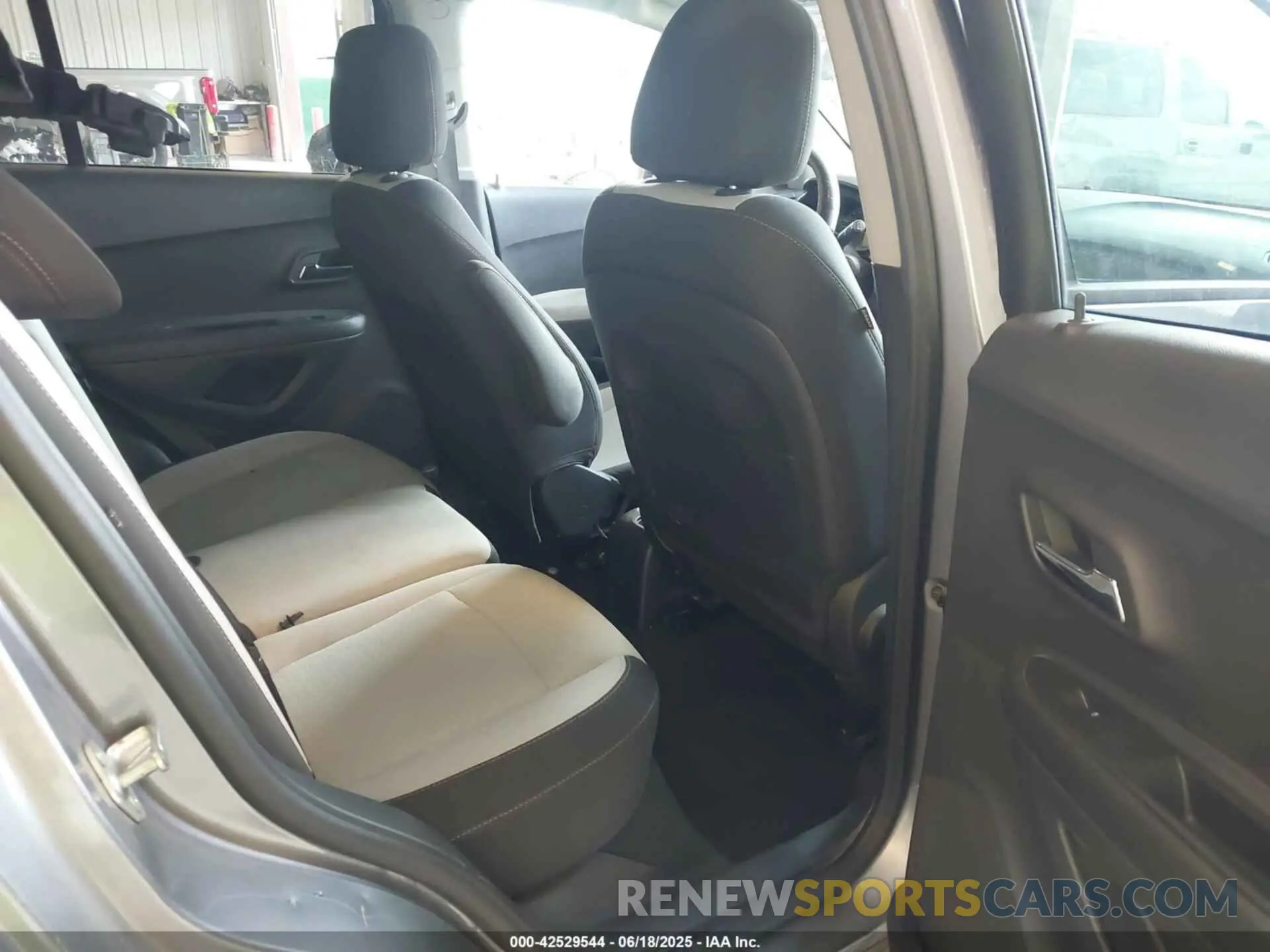8 Photograph of a damaged car 3GNCJNSB3LL213660 CHEVROLET TRAX 2020