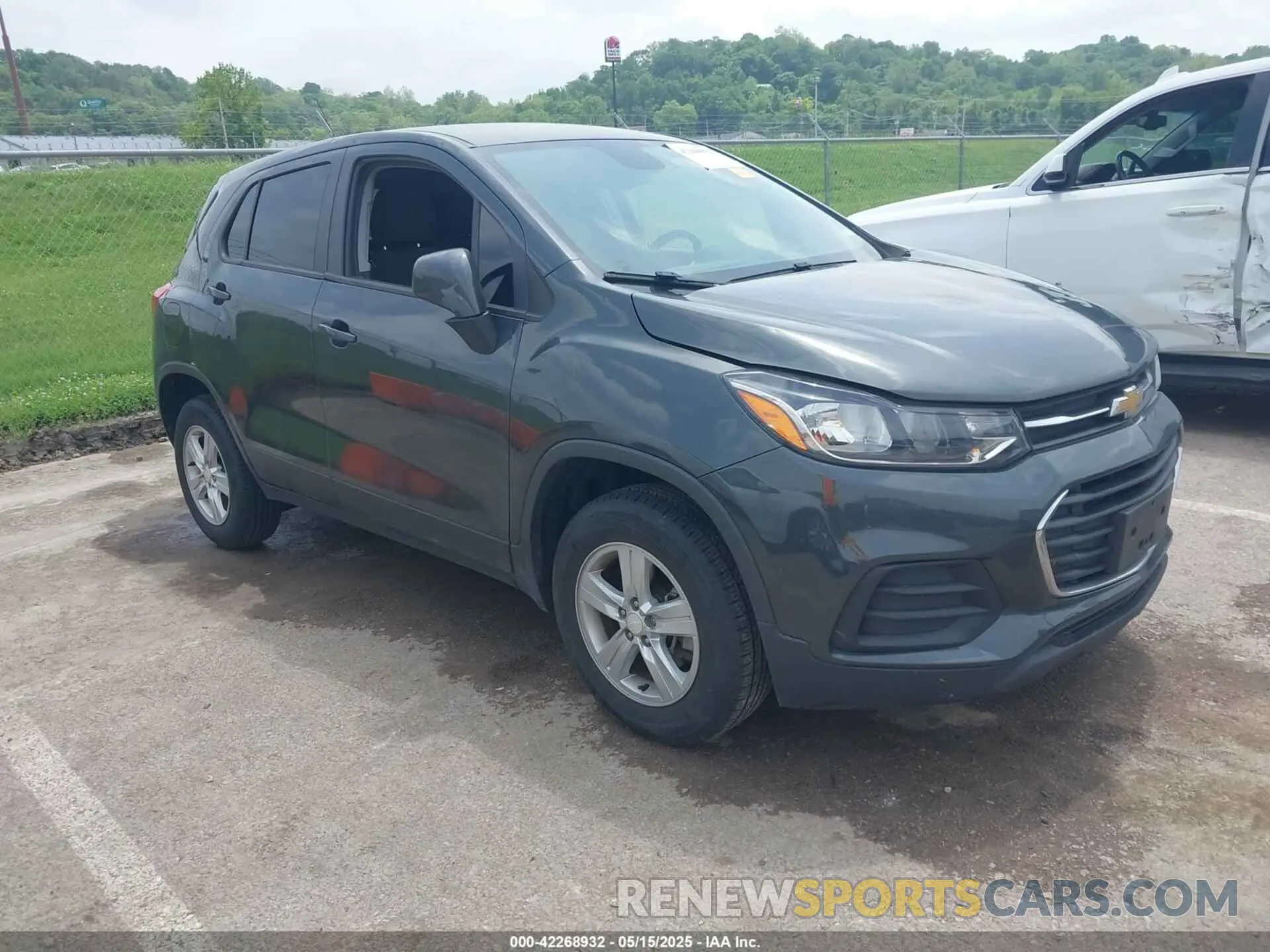 1 Photograph of a damaged car 3GNCJNSB6LL193338 CHEVROLET TRAX 2020