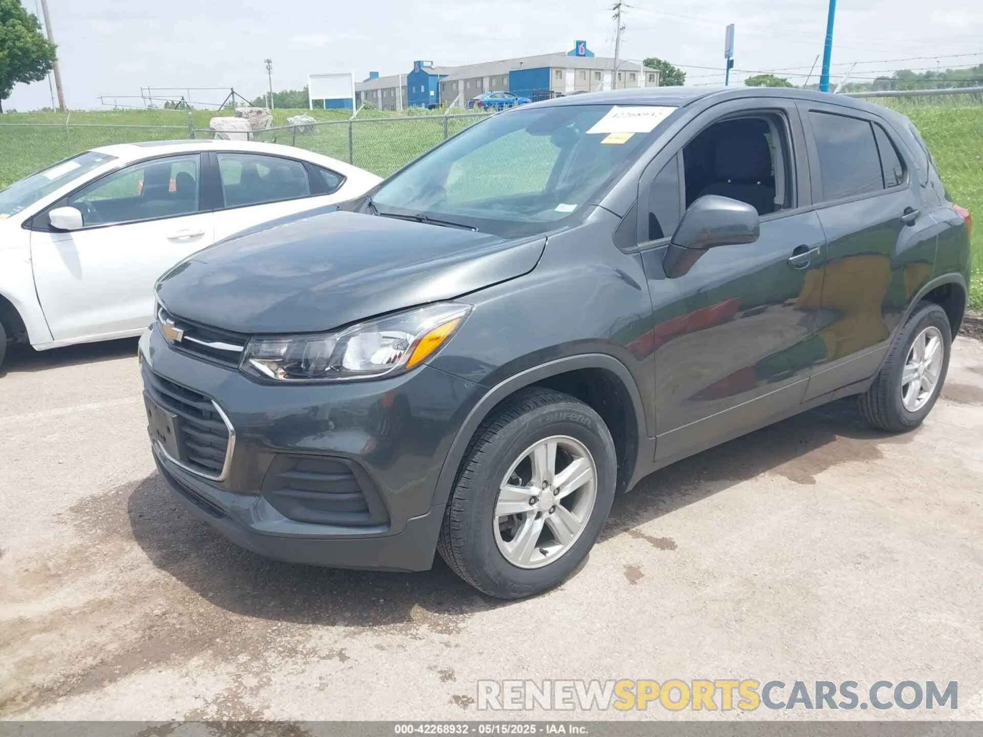 2 Photograph of a damaged car 3GNCJNSB6LL193338 CHEVROLET TRAX 2020