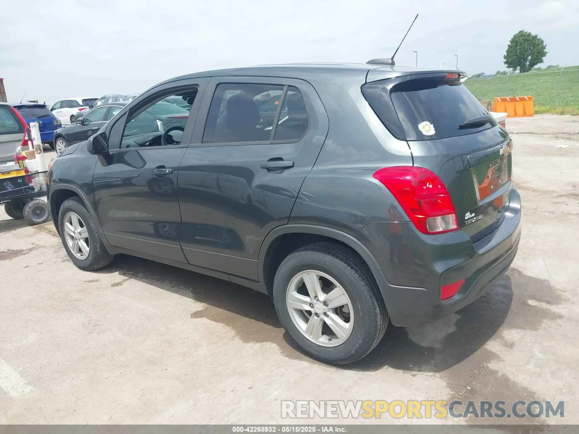 3 Photograph of a damaged car 3GNCJNSB6LL193338 CHEVROLET TRAX 2020